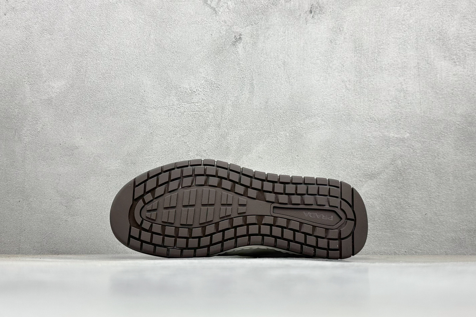 420 PRADA 普拉达 厚底徽标 低帮休闲运动鞋