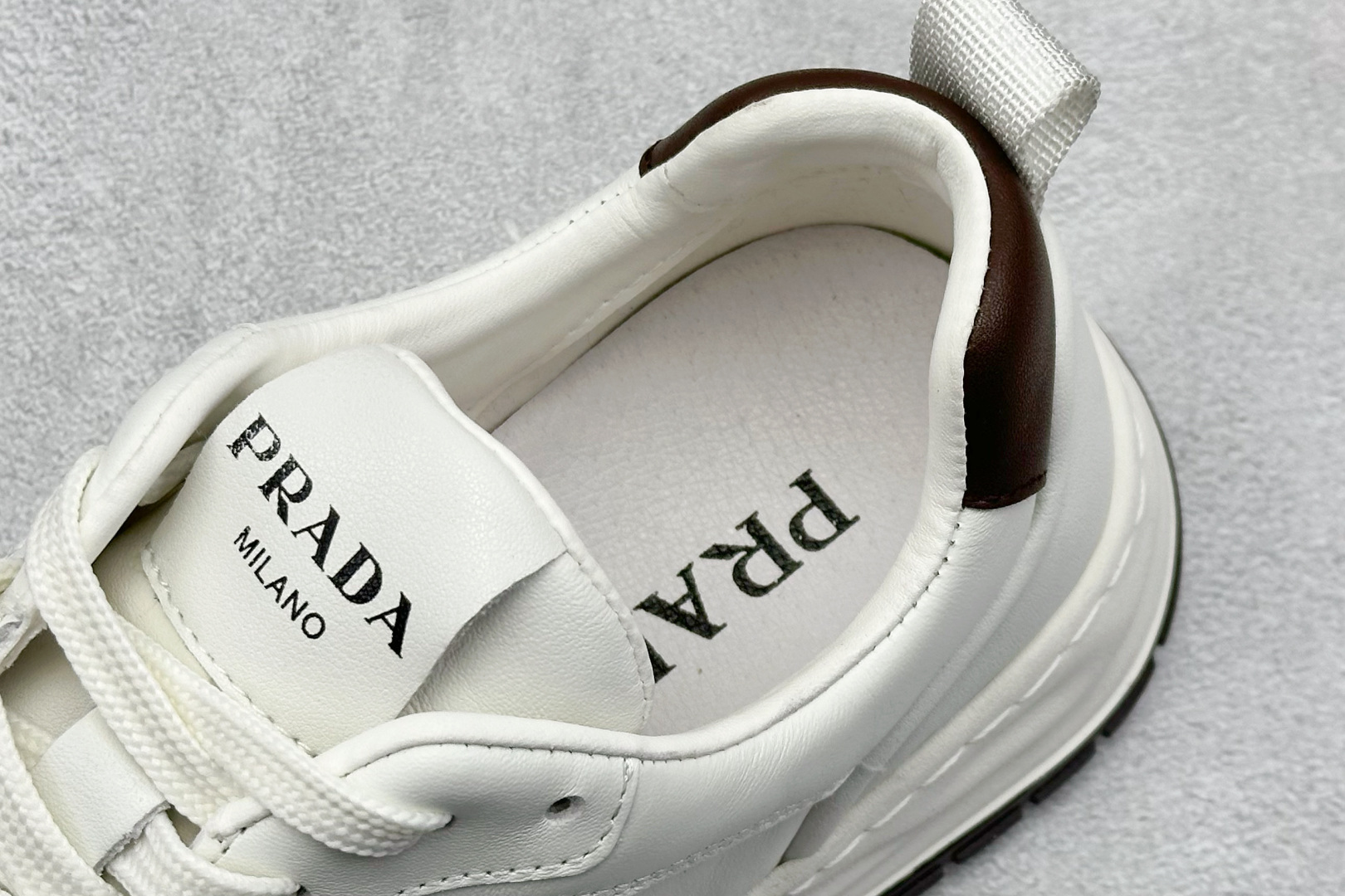 420 PRADA 普拉达 厚底徽标 低帮休闲运动鞋