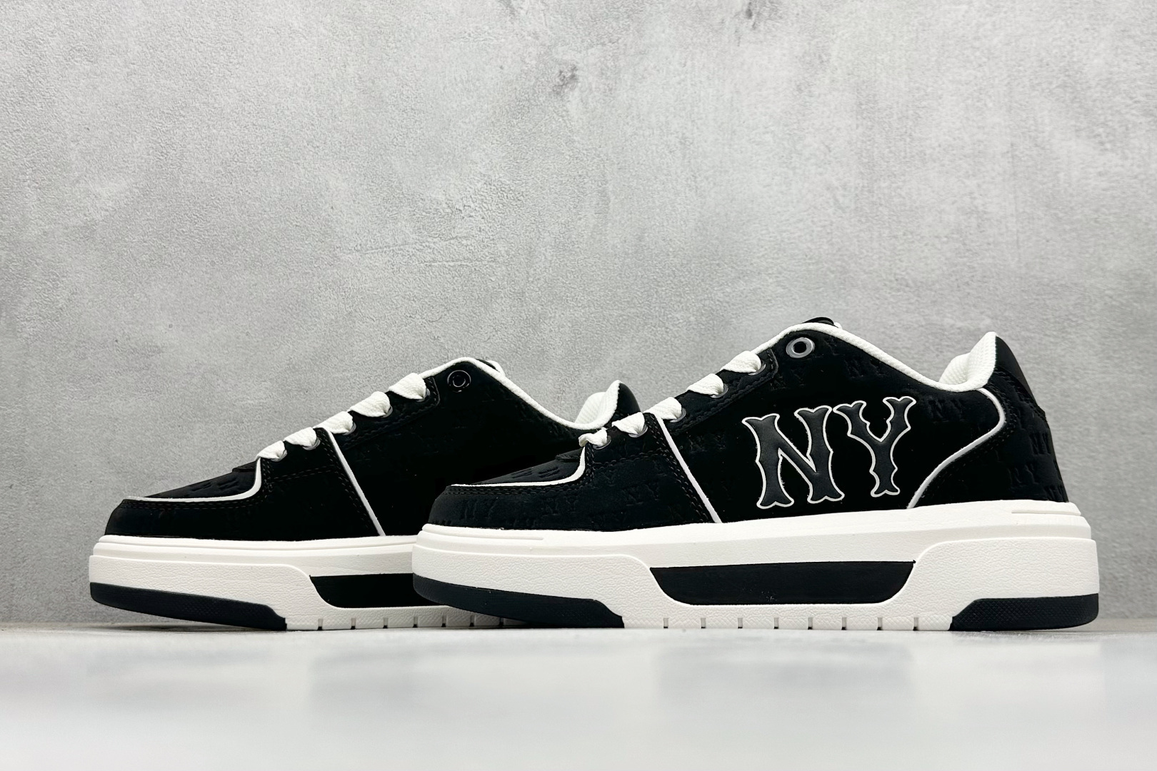 180 MLB CHUNKY LINER EMBO MONOGRAM 纽约洋基队 潮流时尚厚底运动鞋 3ASXE025N-Chinese UA Cheap High Quatity Brand Clothes Bags handbags Sneakers wholesale wholesaler seller from China Factory suppliers Fashion Clothing Shoes best Quality Beautiful Price 180 MLB CHUNKY LINER EMBO MONOGRAM 纽约洋基队 潮流时尚厚底运动鞋 3ASXE025N