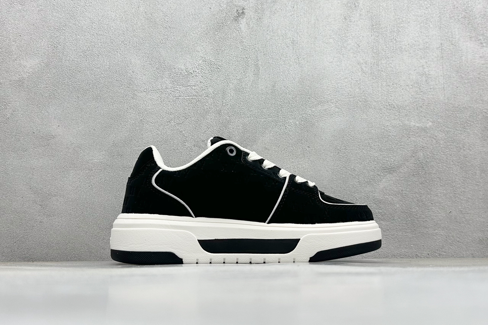 180 MLB CHUNKY LINER EMBO MONOGRAM 纽约洋基队 潮流时尚厚底运动鞋 3ASXE025N-Chinese UA Cheap High Quatity Brand Clothes Bags handbags Sneakers wholesale wholesaler seller from China Factory suppliers Fashion Clothing Shoes best Quality Beautiful Price 180 MLB CHUNKY LINER EMBO MONOGRAM 纽约洋基队 潮流时尚厚底运动鞋 3ASXE025N