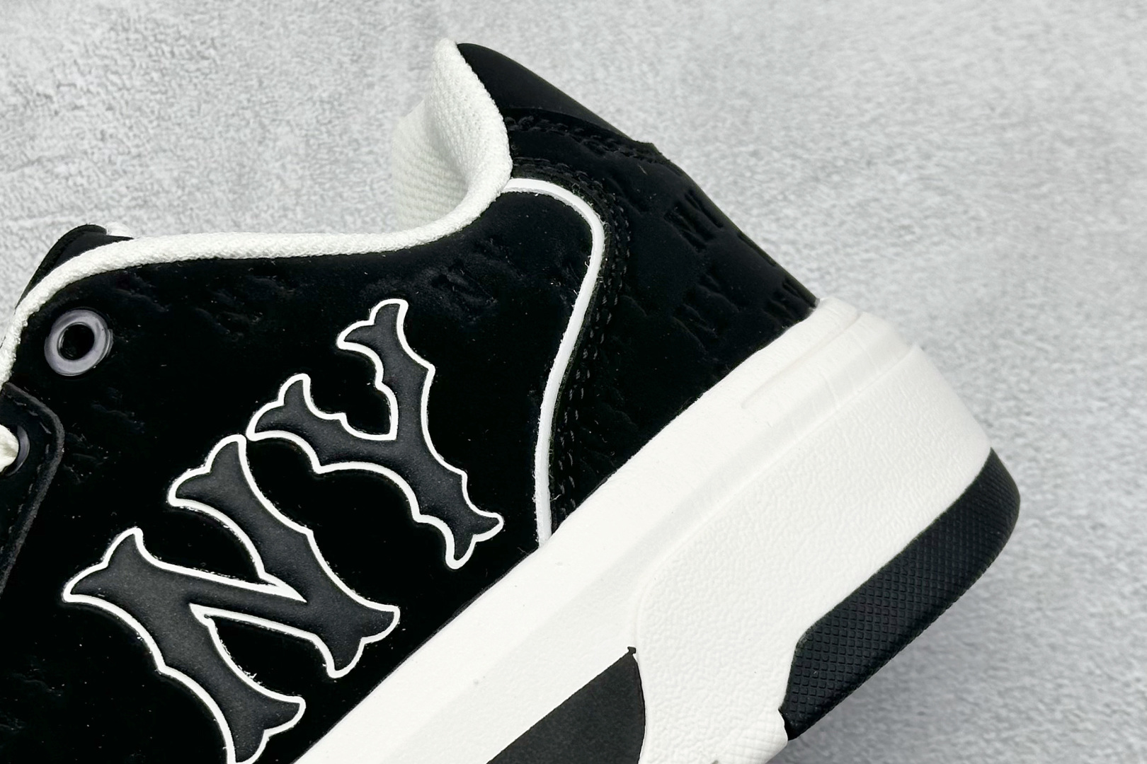 180 MLB CHUNKY LINER EMBO MONOGRAM 纽约洋基队 潮流时尚厚底运动鞋 3ASXE025N-Chinese UA Cheap High Quatity Brand Clothes Bags handbags Sneakers wholesale wholesaler seller from China Factory suppliers Fashion Clothing Shoes best Quality Beautiful Price 180 MLB CHUNKY LINER EMBO MONOGRAM 纽约洋基队 潮流时尚厚底运动鞋 3ASXE025N