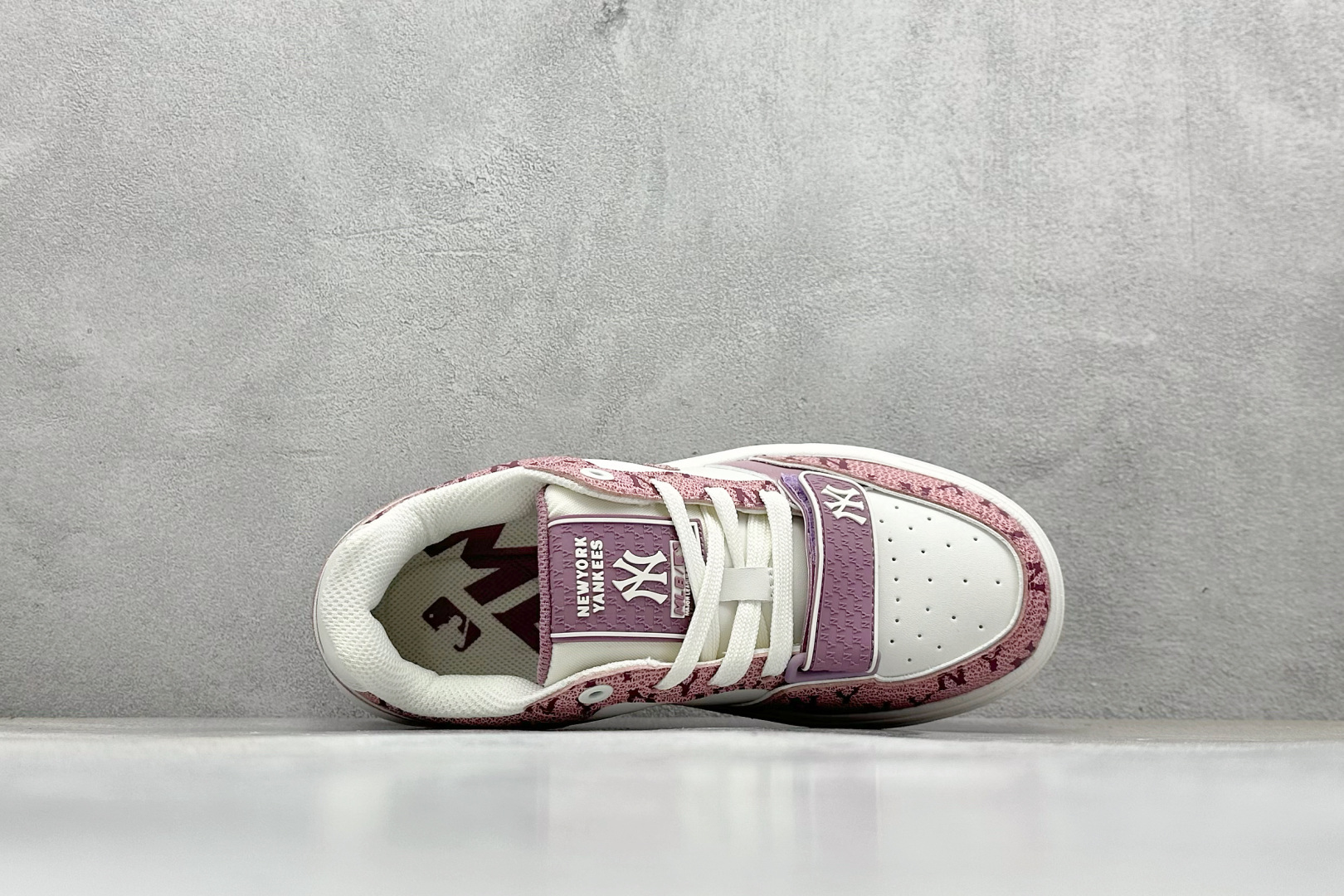 180 MLB CHUNKY LINER EMBO MONOGRAM 纽约洋基队 潮流时尚厚底运动鞋 3ASXP025N