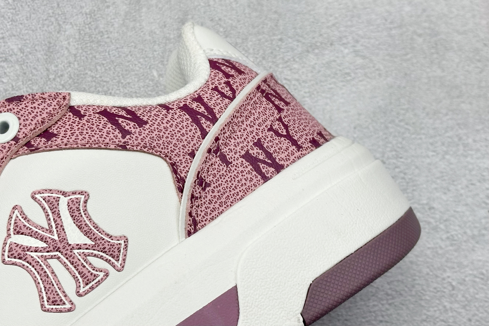 180 MLB CHUNKY LINER EMBO MONOGRAM 纽约洋基队 潮流时尚厚底运动鞋 3ASXP025N