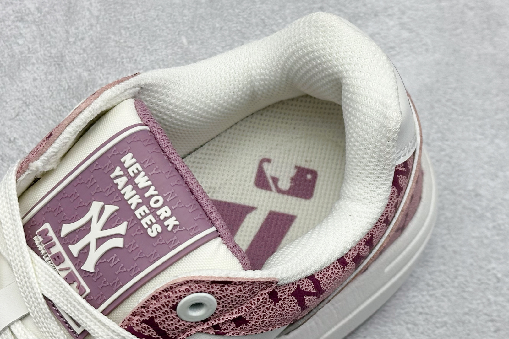 180 MLB CHUNKY LINER EMBO MONOGRAM 纽约洋基队 潮流时尚厚底运动鞋 3ASXP025N