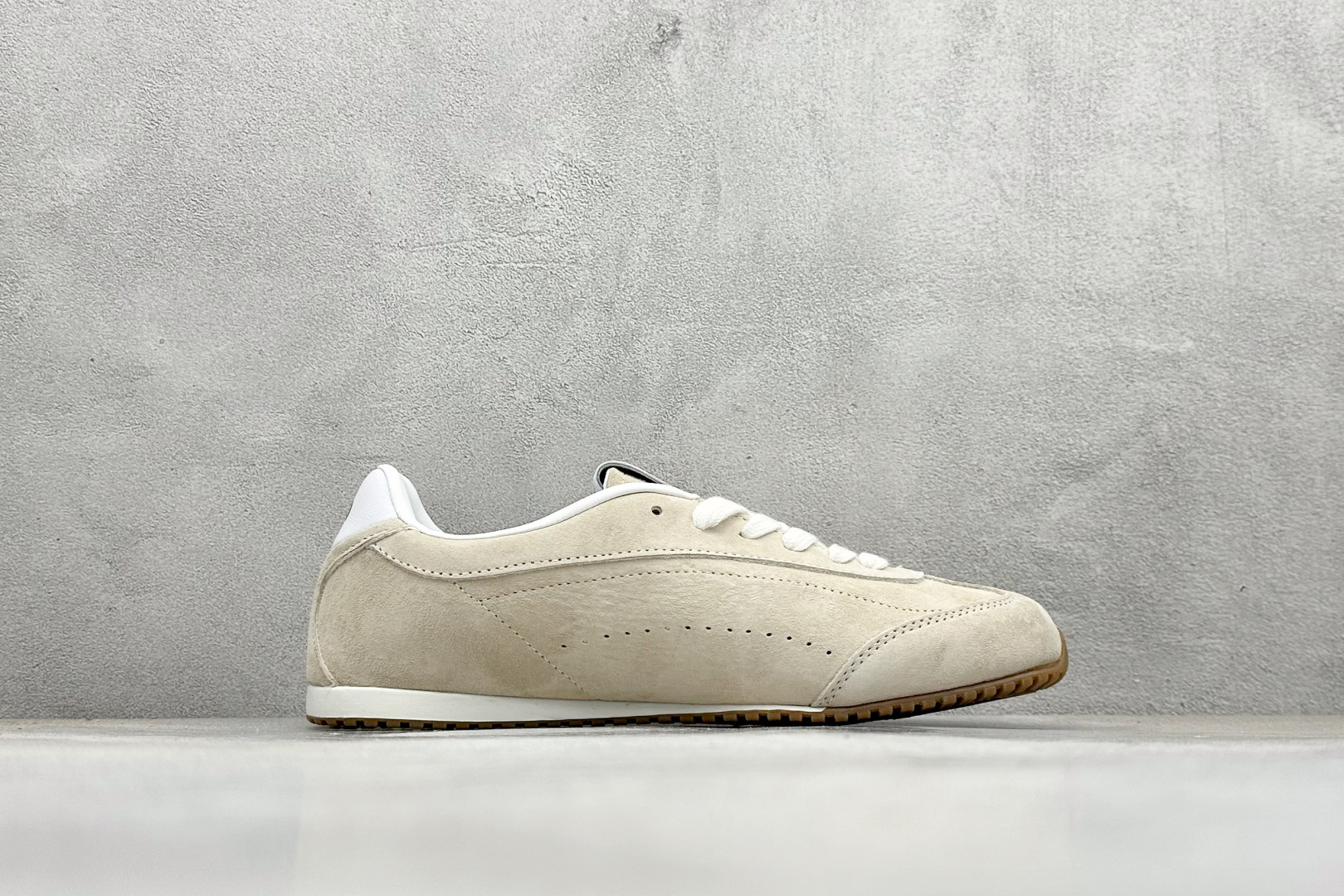 240 K版Alo Yoga Sunset Sneaker 徳训生活休闲鞋 米色 A0891U-Black