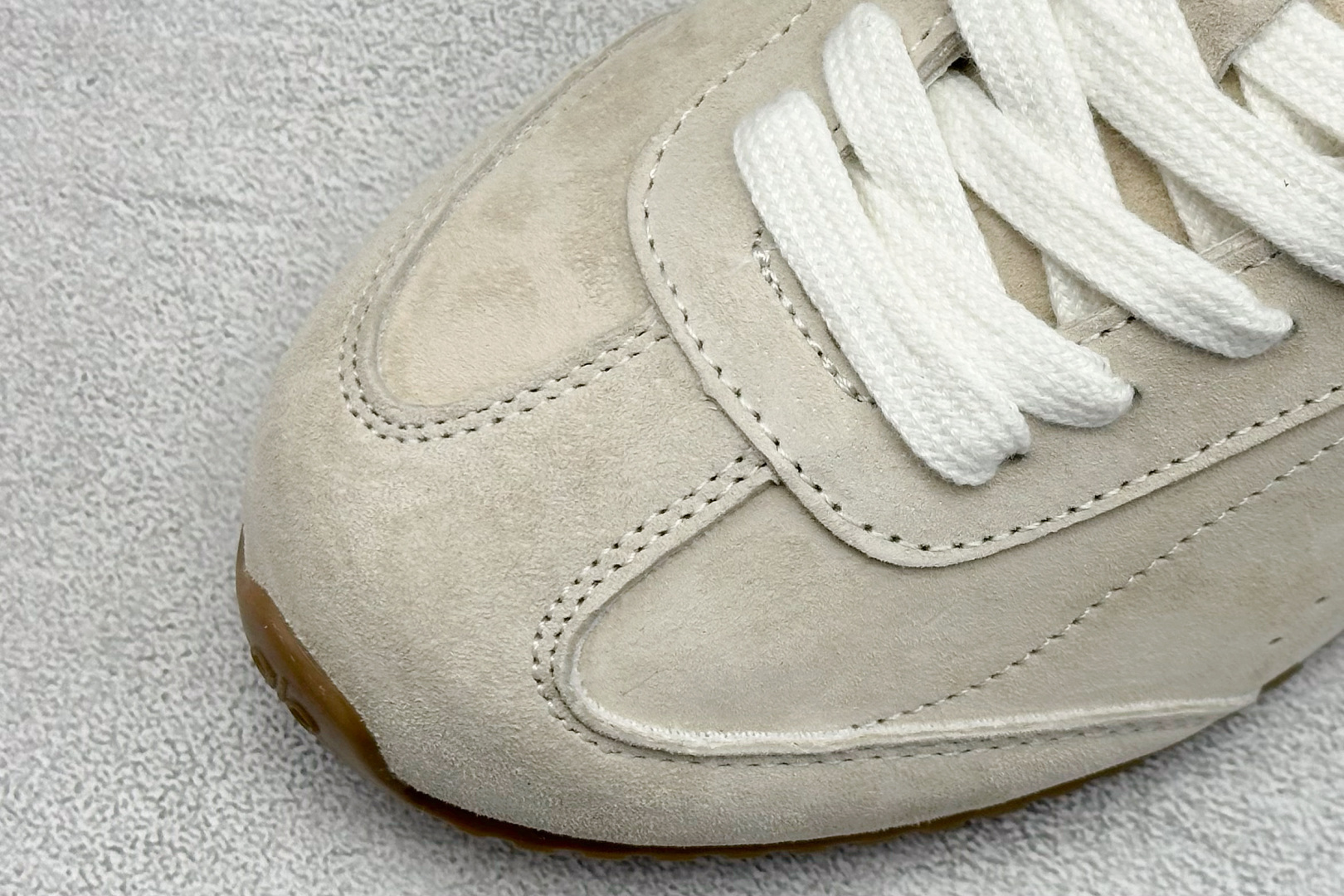 240 K版Alo Yoga Sunset Sneaker 徳训生活休闲鞋 米色 A0891U-Black