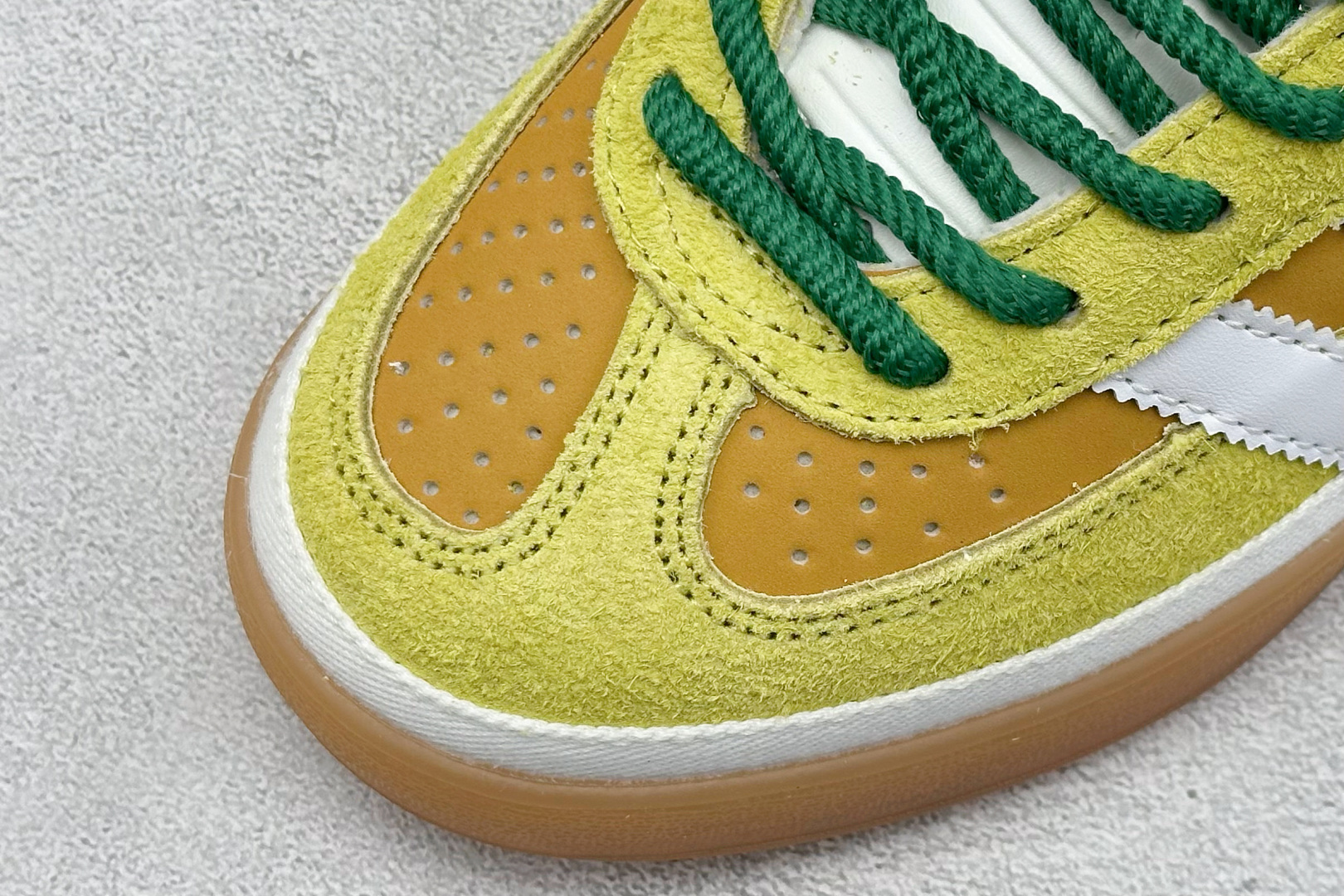 Bad Bunny x Adidas Gazelle Indoor 联名款 三叶草复古休闲防滑耐磨低帮板鞋 JS5051