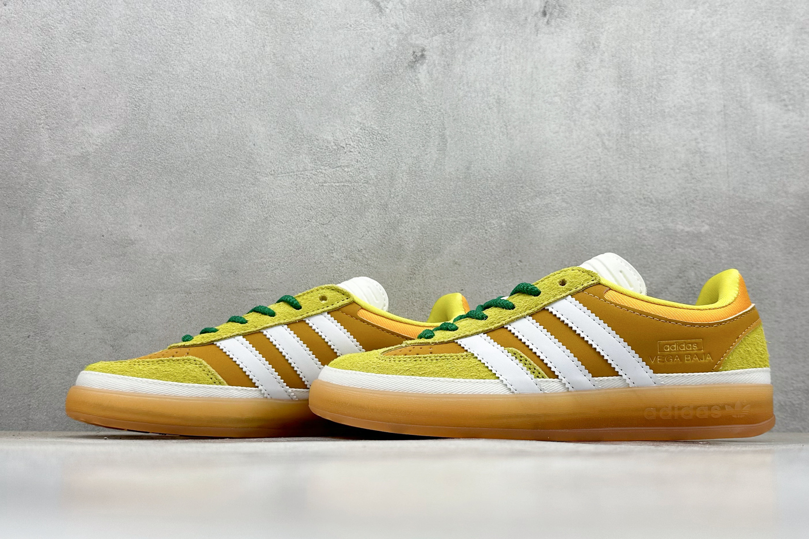 Bad Bunny x Adidas Gazelle Indoor 联名款 三叶草复古休闲防滑耐磨低帮板鞋 JS5051