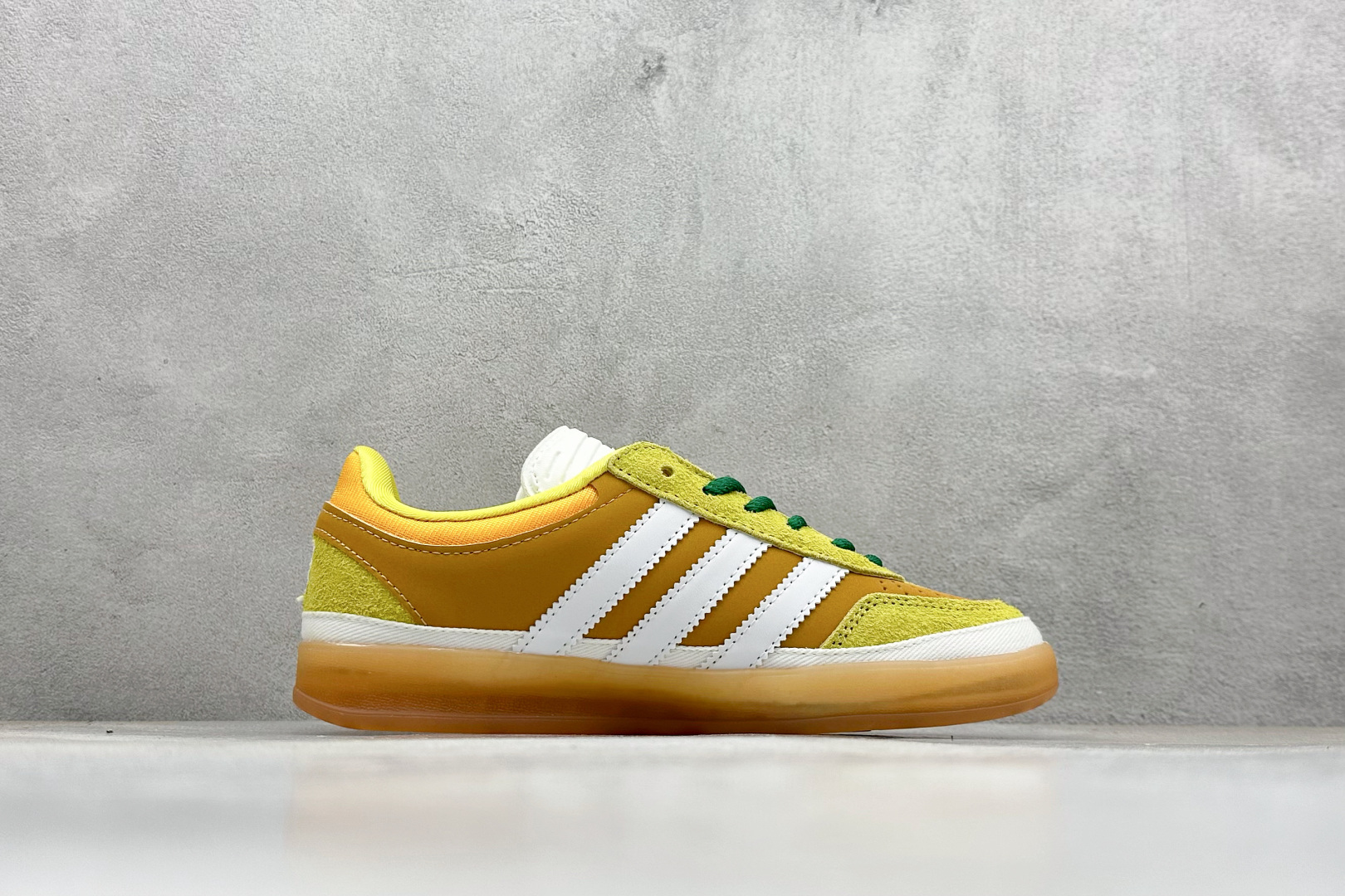 Bad Bunny x Adidas Gazelle Indoor 联名款 三叶草复古休闲防滑耐磨低帮板鞋 JS5051