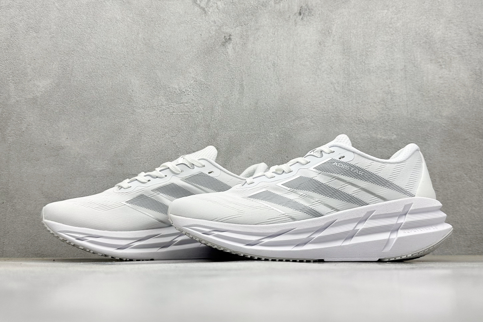 Adidas Originals Adistar 阿迪复古舒适防滑减震运动鞋 ID6181