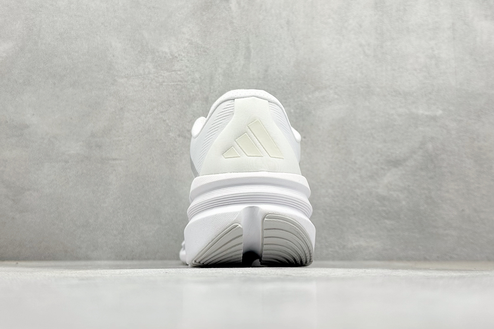 Adidas Originals Adistar 阿迪复古舒适防滑减震运动鞋 ID6181