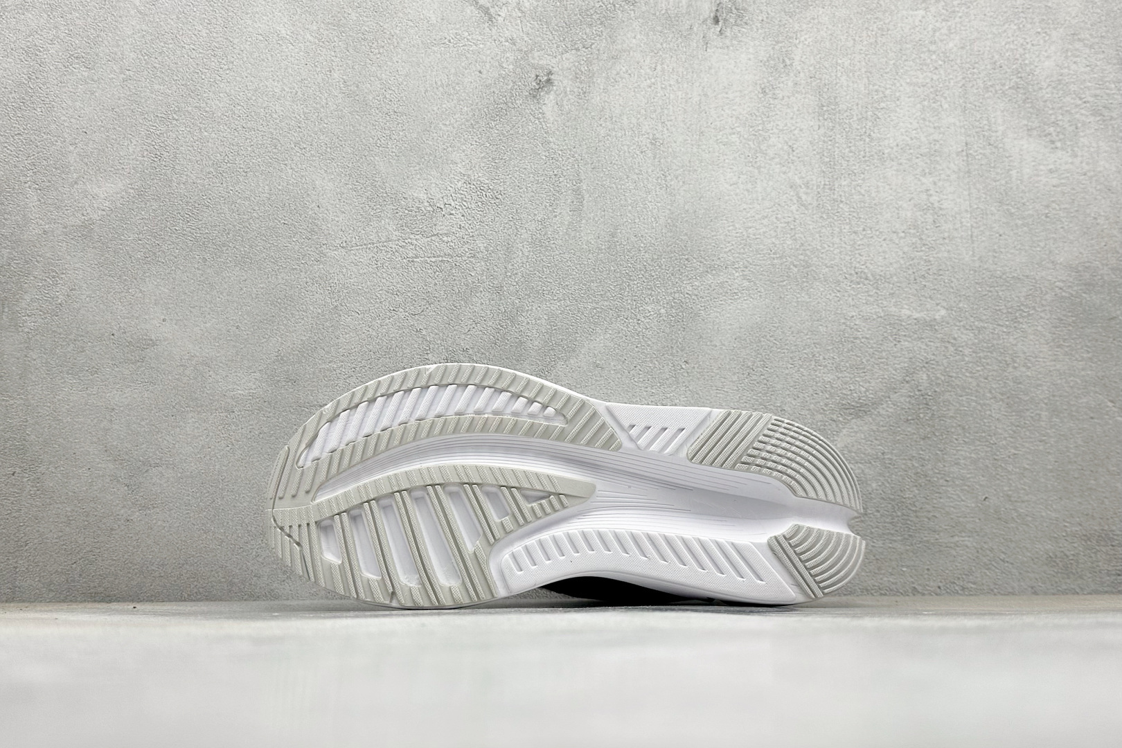 Adidas Originals Adistar 阿迪复古舒适防滑减震运动鞋 ID6181