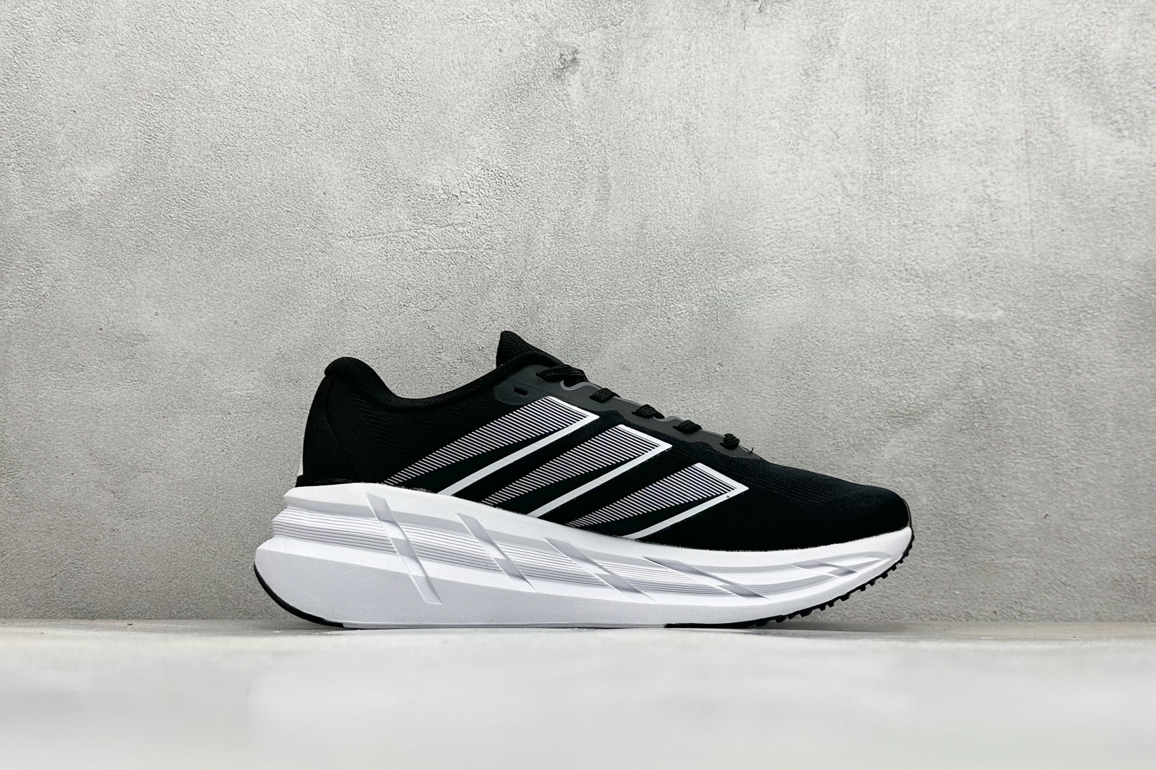 180 Adidas Originals Adistar 阿迪复古舒适防滑减震运动鞋 ID6180