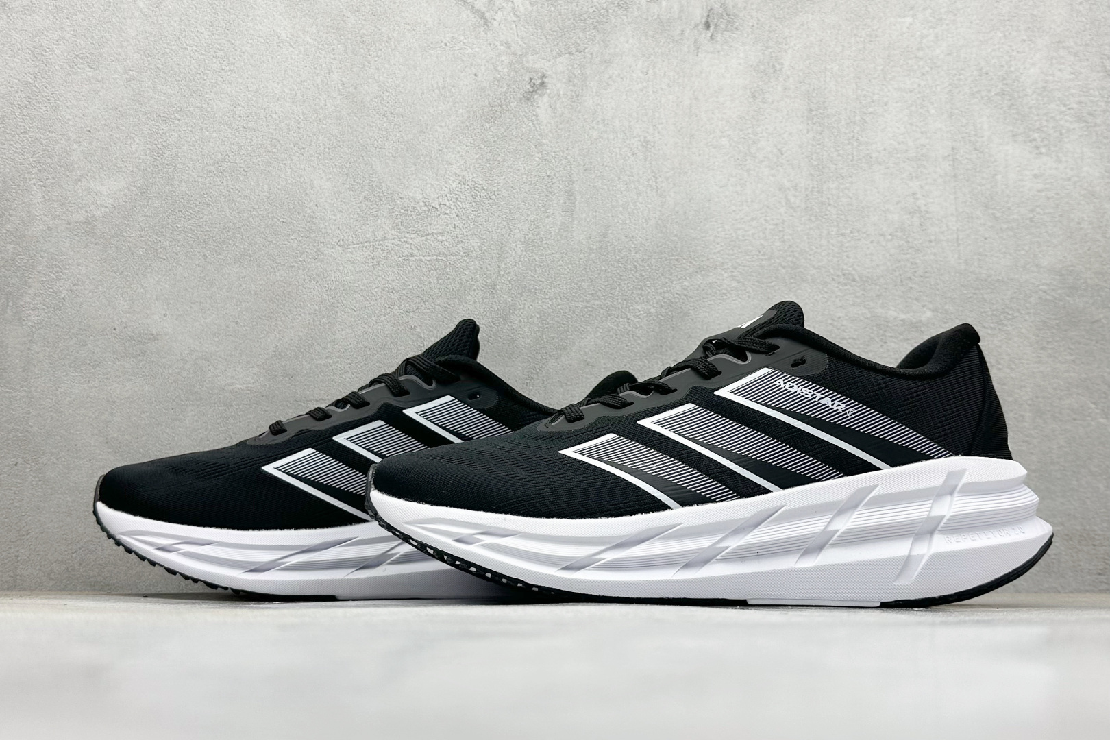 180 Adidas Originals Adistar 阿迪复古舒适防滑减震运动鞋 ID6180