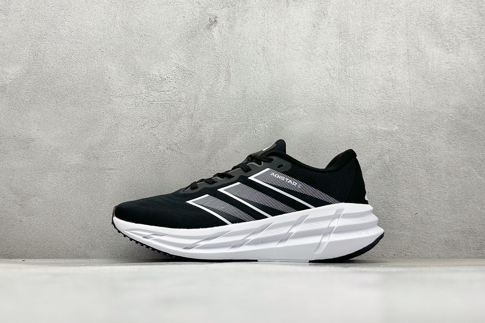 180 Adidas Originals Adistar 阿迪复古舒适防滑减震运动鞋 ID6180