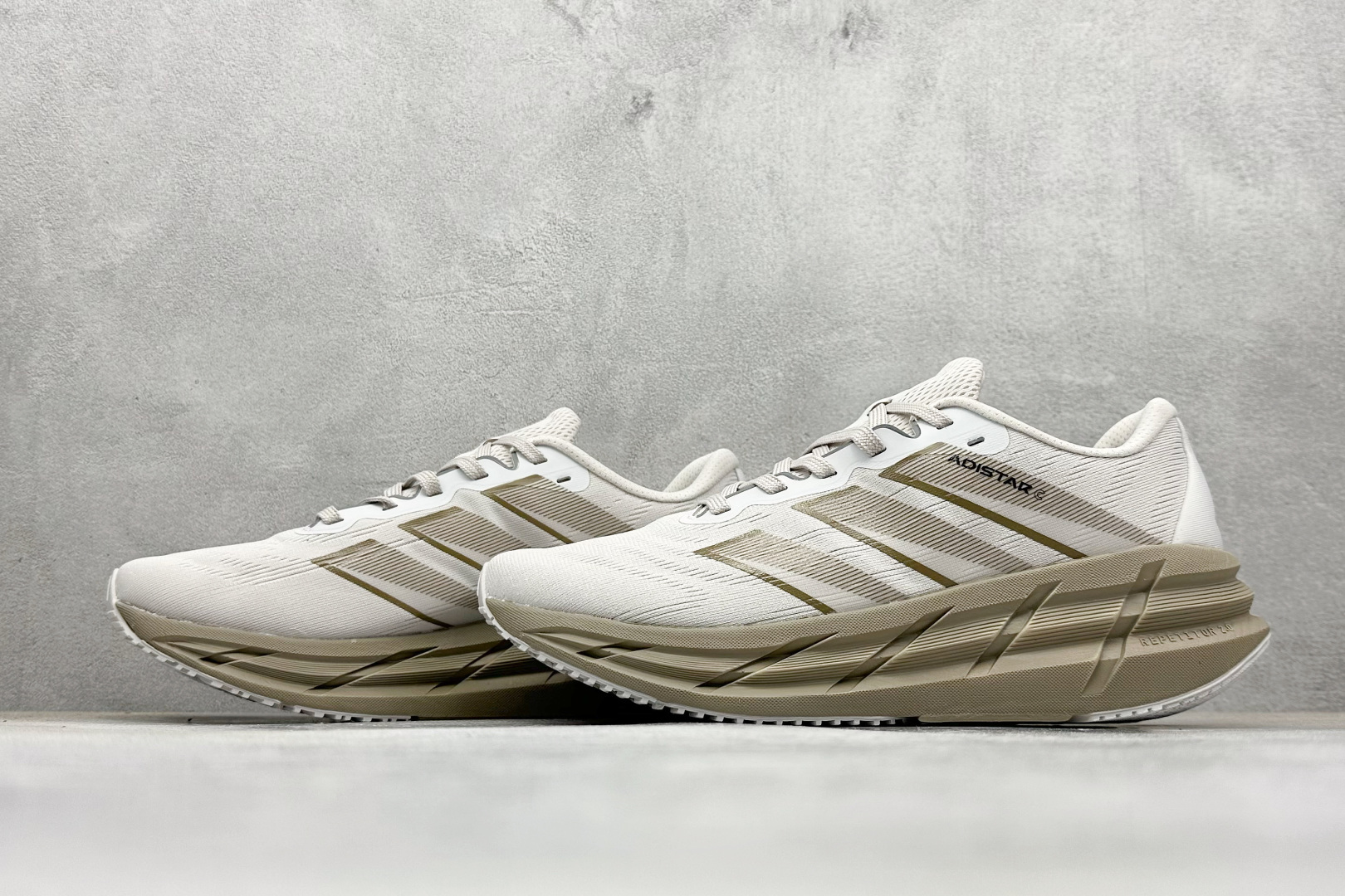 Adidas Originals Adistar 阿迪复古舒适防滑减震运动鞋 ID6188