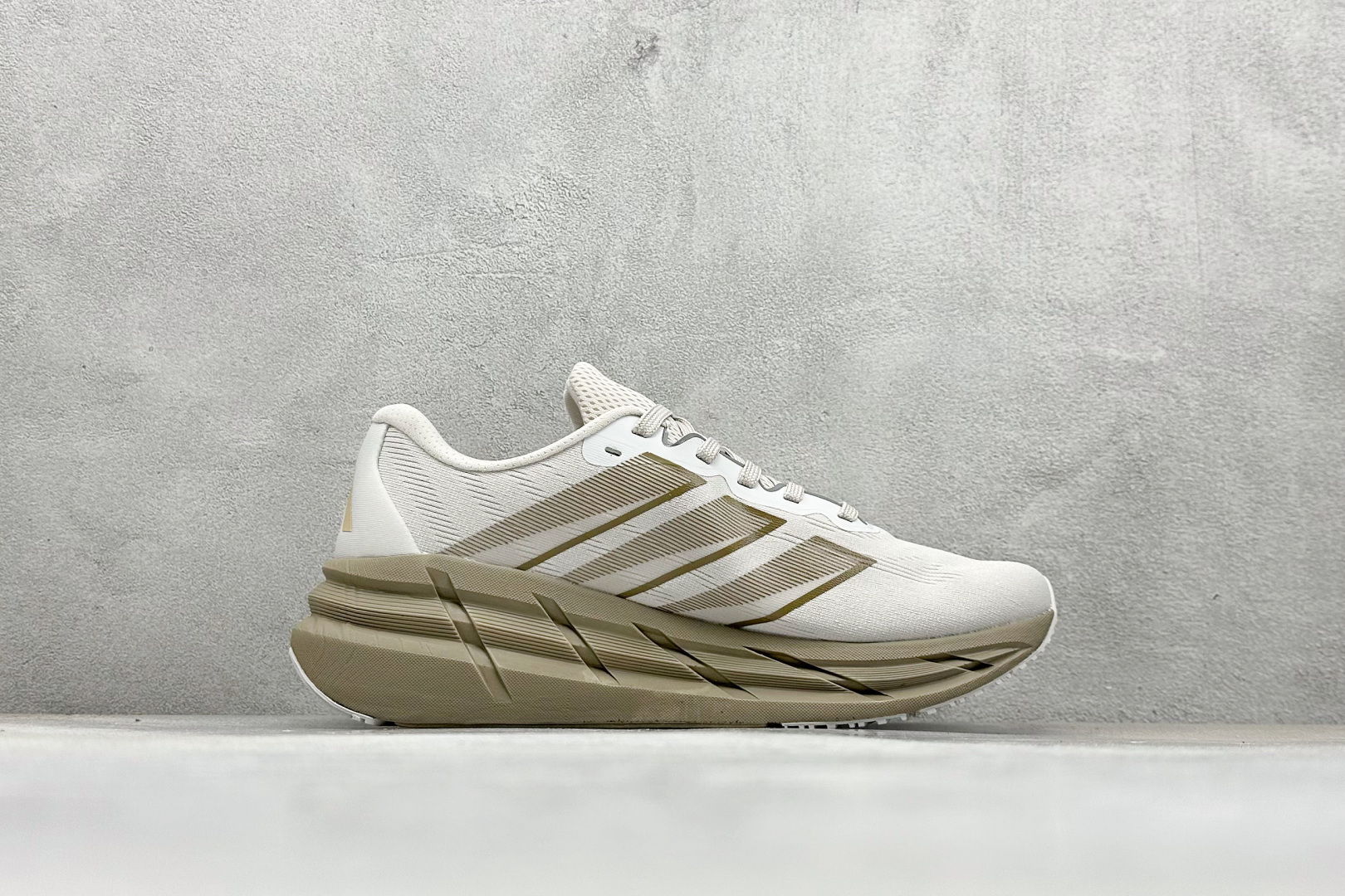 Adidas Originals Adistar 阿迪复古舒适防滑减震运动鞋 ID6188