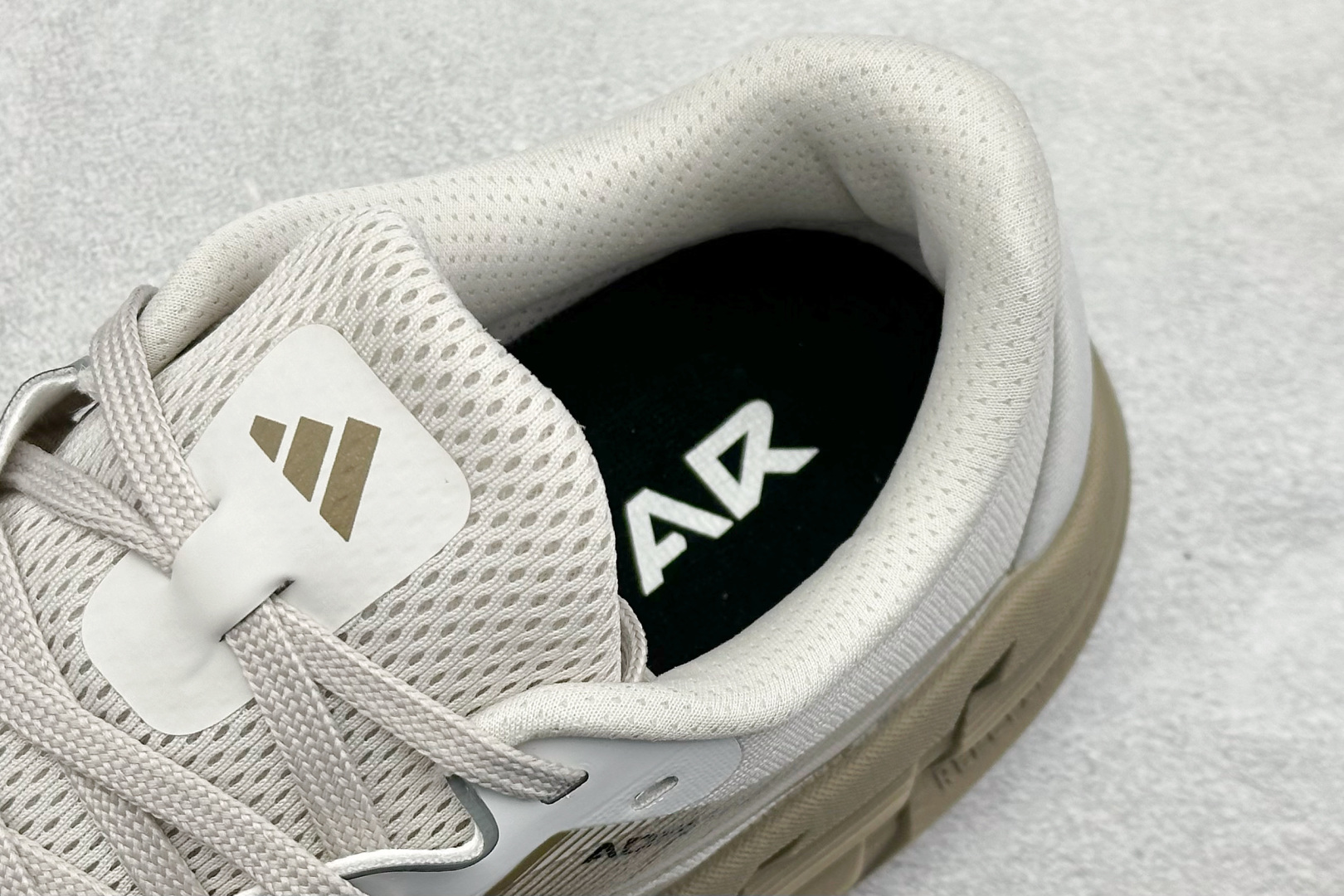 Adidas Originals Adistar 阿迪复古舒适防滑减震运动鞋 ID6188