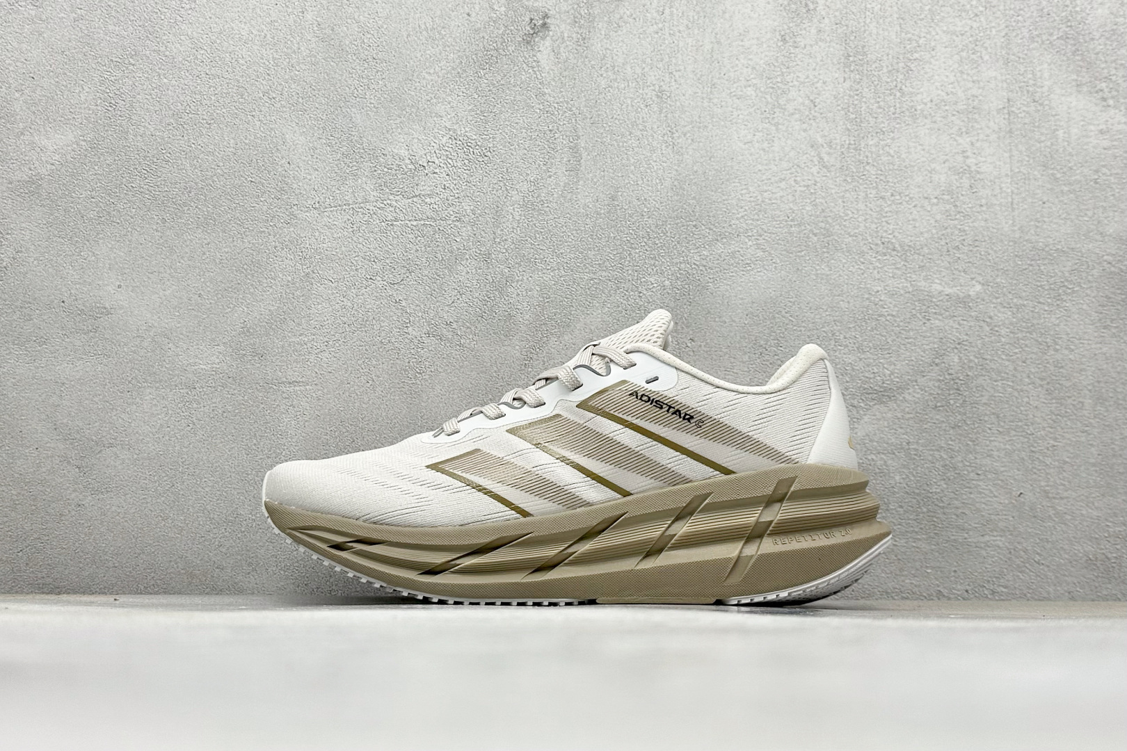 Adidas Originals Adistar 阿迪复古舒适防滑减震运动鞋 ID6188