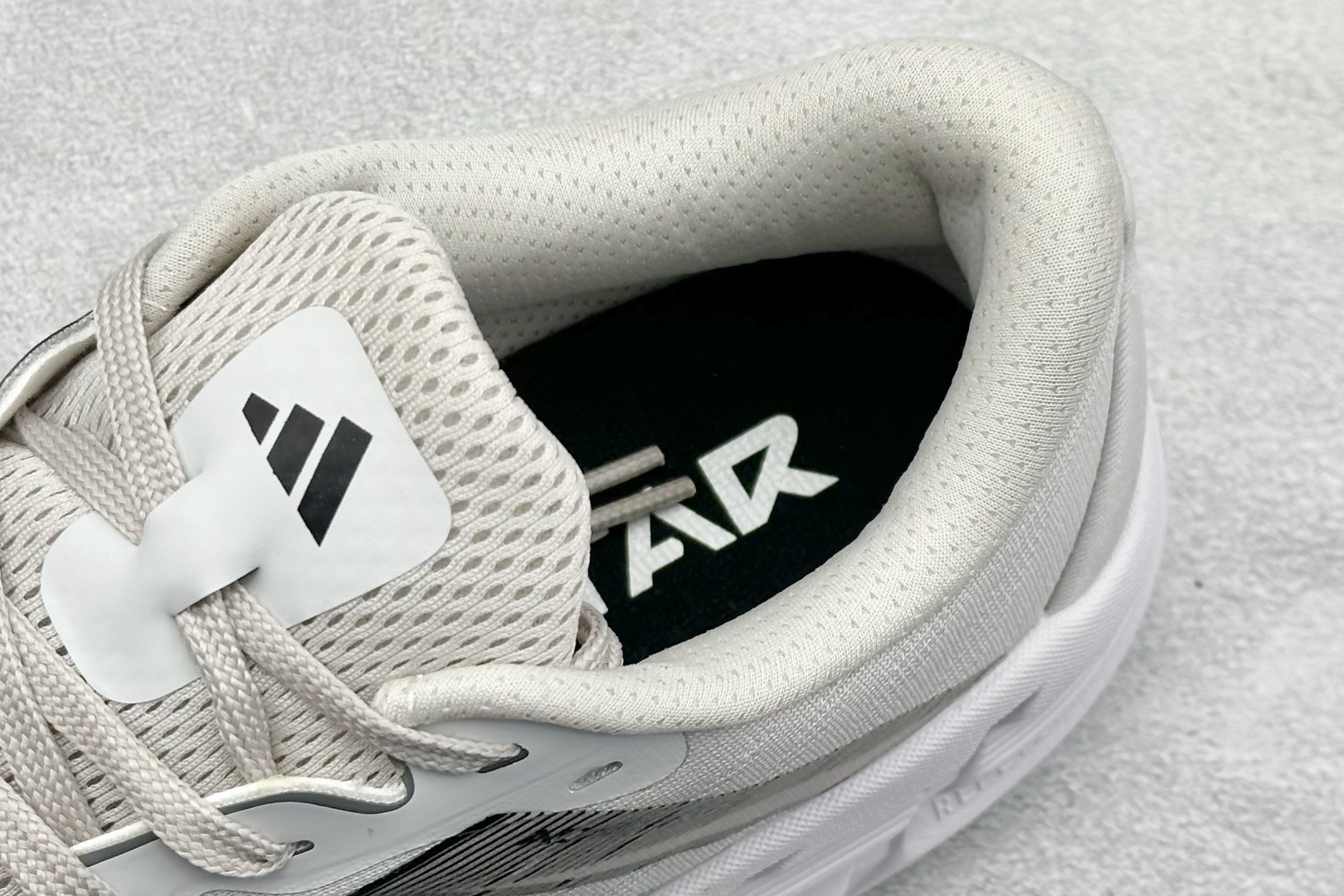 Adidas Originals Adistar 阿迪复古舒适防滑减震运动鞋 ID6186