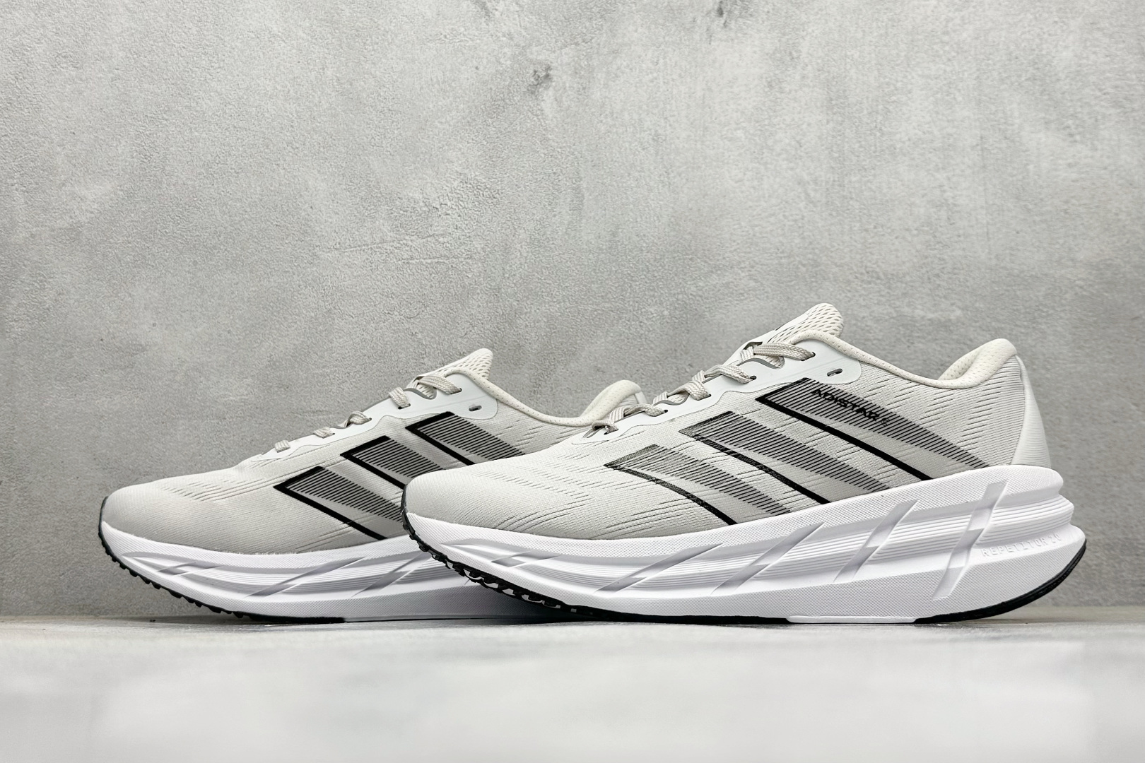 Adidas Originals Adistar 阿迪复古舒适防滑减震运动鞋 ID6186