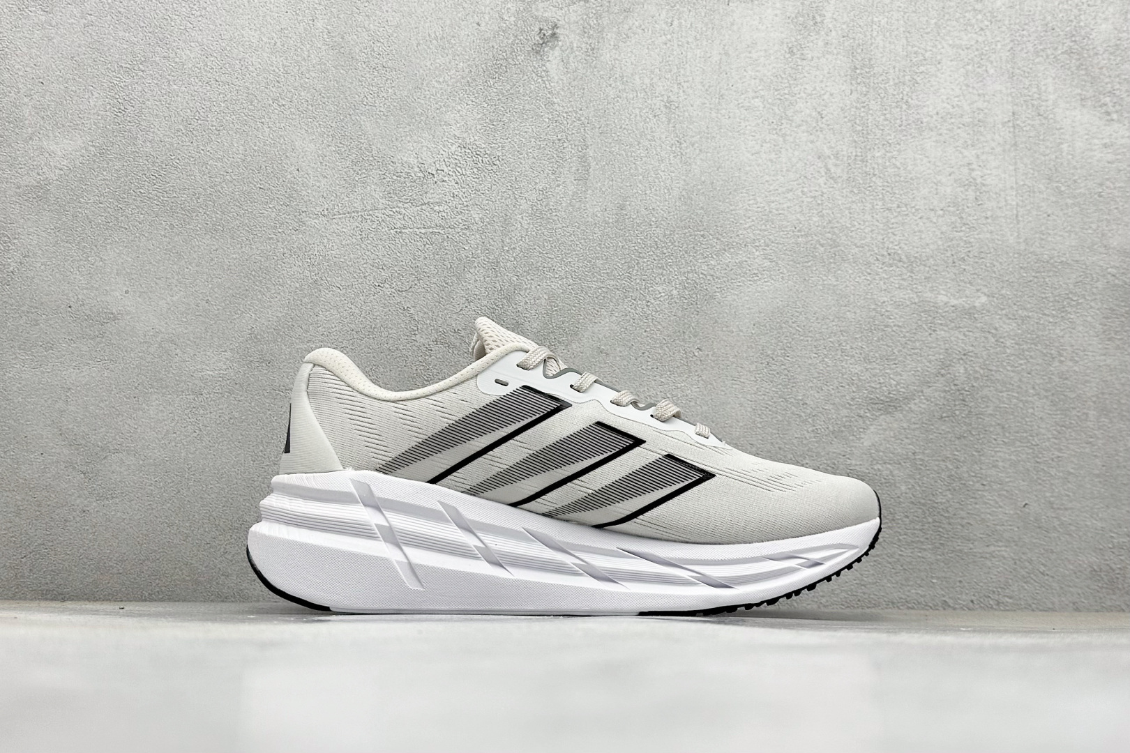 Adidas Originals Adistar 阿迪复古舒适防滑减震运动鞋 ID6186