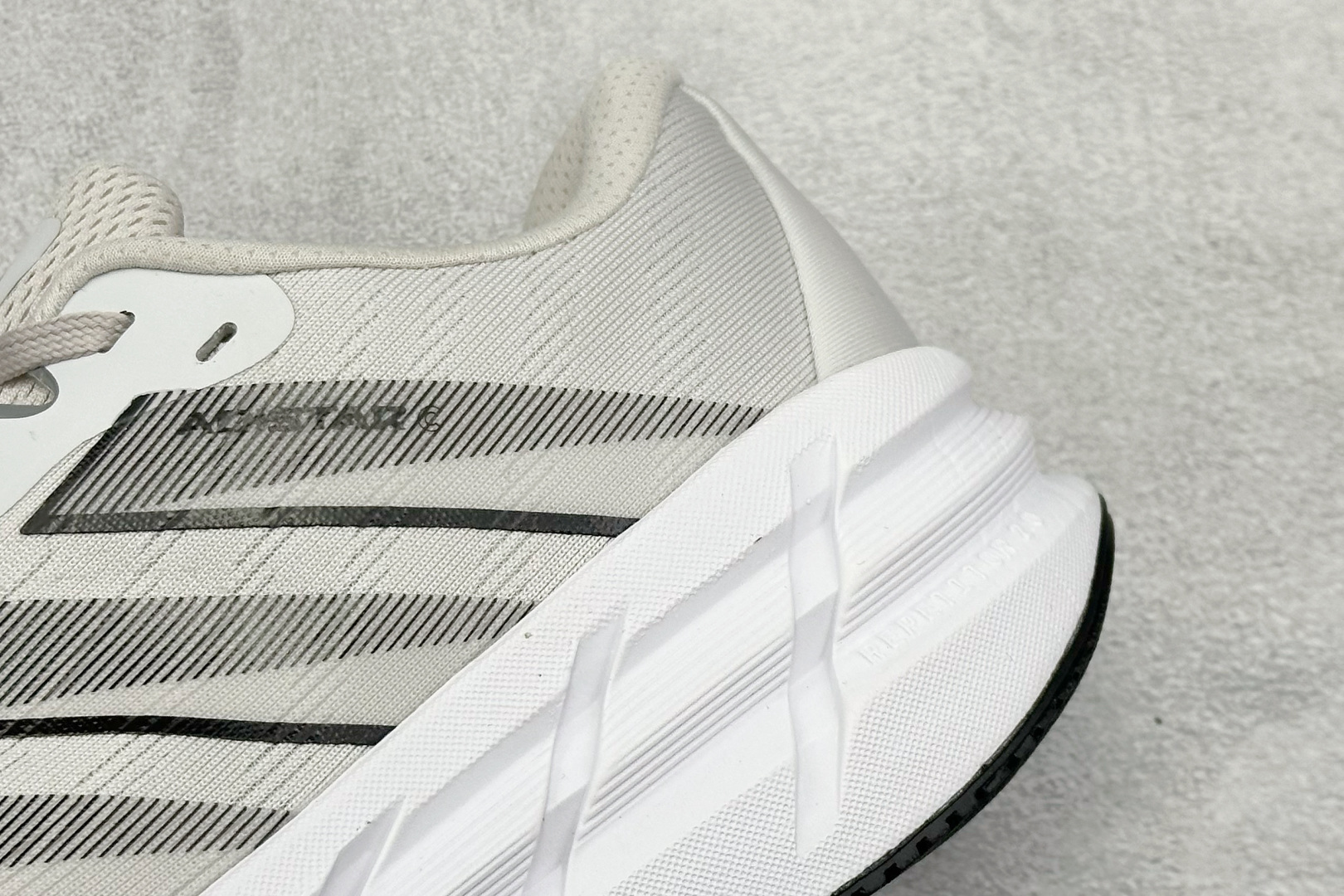 Adidas Originals Adistar 阿迪复古舒适防滑减震运动鞋 ID6186