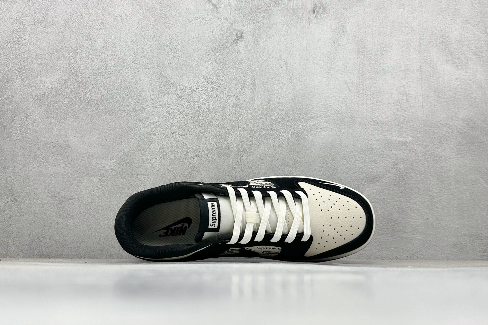 Nike SB Dunk Low “Superme联名------白黑Superme印花” 高端定制 低帮休闲板鞋 DS6608-013