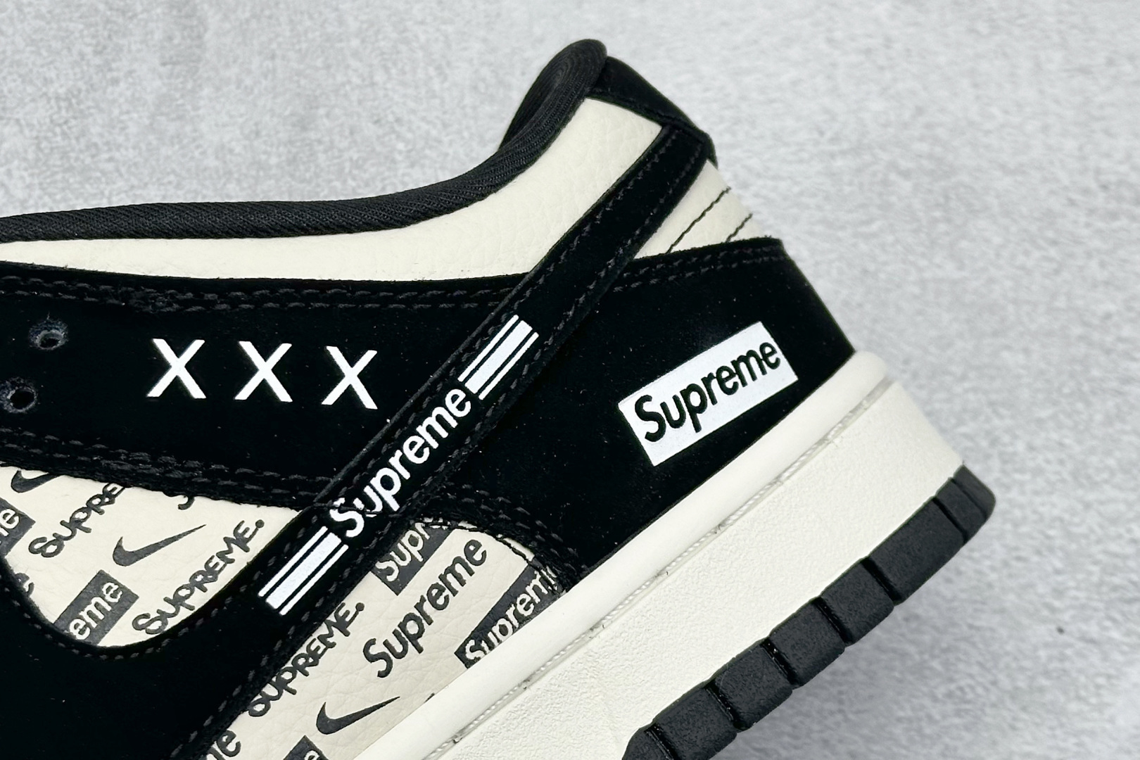 Nike SB Dunk Low “Superme联名------白黑Superme印花” 高端定制 低帮休闲板鞋 DS6608-013