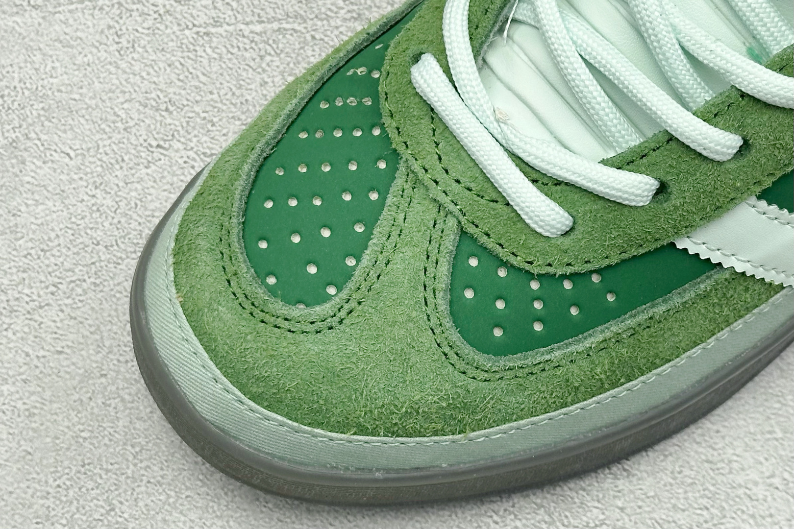 HY版Bad Bunny x Adidas Gazelle Indoor 联名款 三叶草复古休闲防滑耐磨低帮板鞋 JS5049