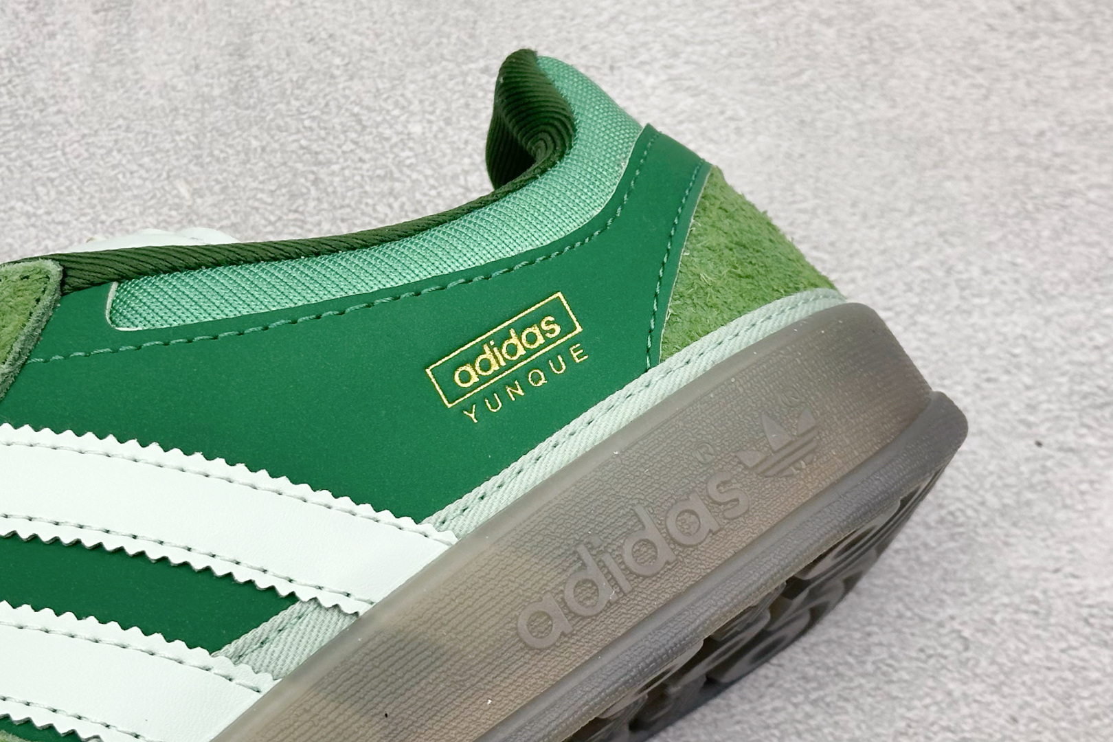 HY版Bad Bunny x Adidas Gazelle Indoor 联名款 三叶草复古休闲防滑耐磨低帮板鞋 JS5049