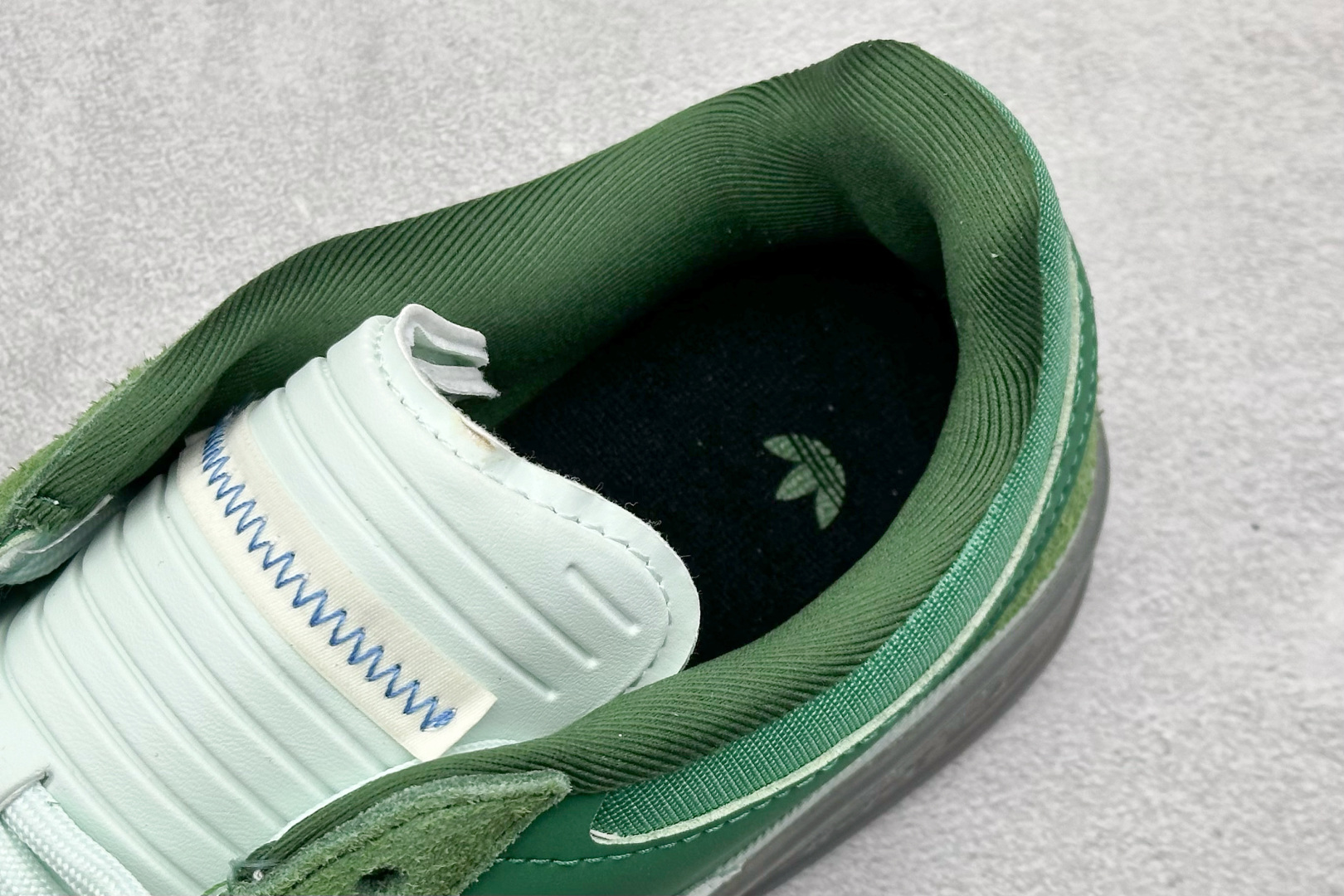 HY版Bad Bunny x Adidas Gazelle Indoor 联名款 三叶草复古休闲防滑耐磨低帮板鞋 JS5049