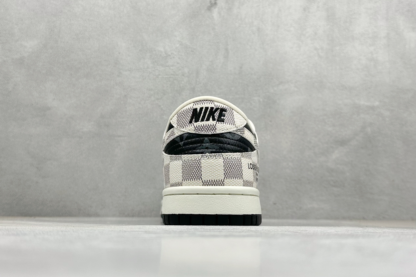 280 SC版Nike SB Dunk Low“LV联名——格纹雾灰” 高端定制 低帮休闲板鞋 SC0601-452