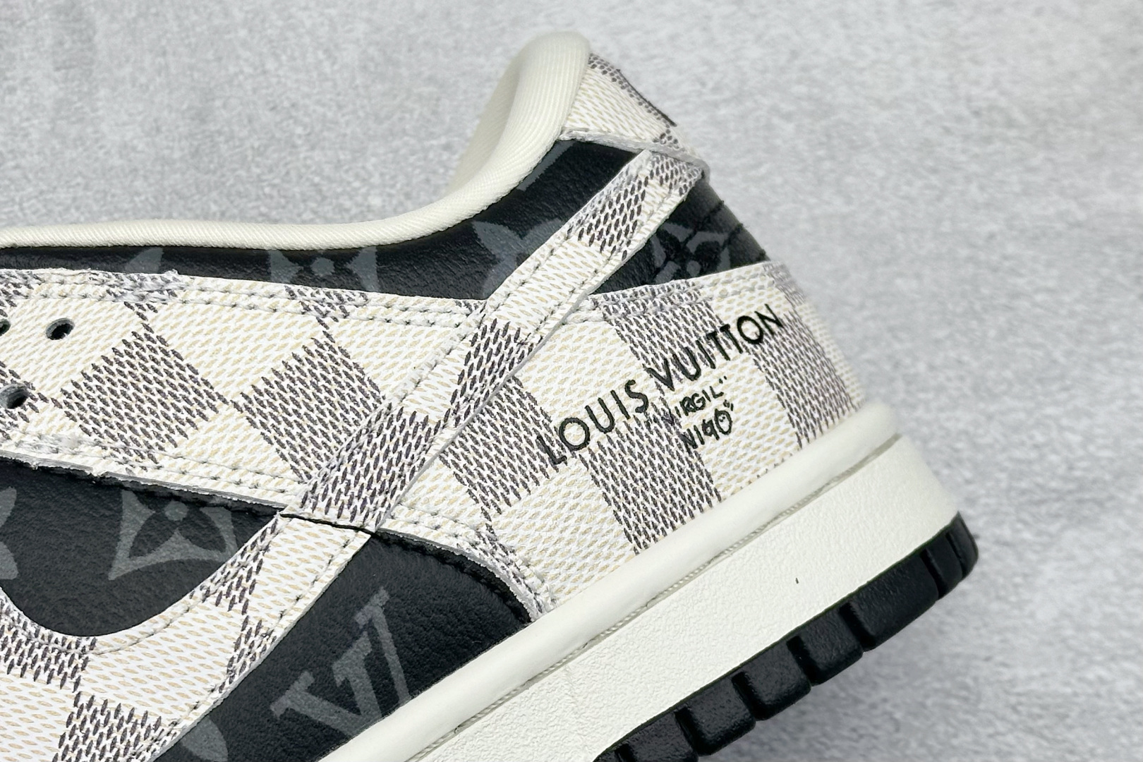 280 SC版Nike SB Dunk Low“LV联名——格纹雾灰” 高端定制 低帮休闲板鞋 SC0601-452