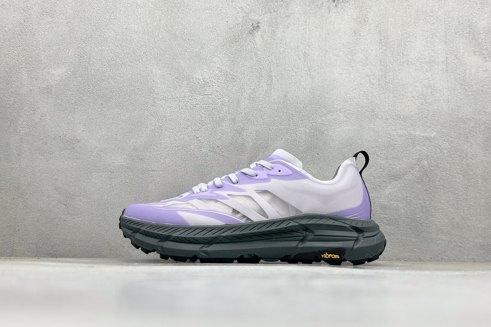 NO:604813,BF Welfare Terminal Store Satisfy xHOKA ONE ONE Mafate Speed low-top professional cross-country running shoes. This sneaker inherits the design of HOKA's classic cross-country shoe type MAFATE SPEED4, and further innovates and improves on this basis, making it suitable for outdoor cross-country running and full of fashionable elements. Its translucent upper design not only makes the shoe look lighter but also provides good breathability.  The protective tear-proof nylon fabric ensures durability in complex terrain. The use of double-layer ProFly midsole is another highlight of this shoe. The use of VIBRAM MEGAGRIP and LITEBASE outsole allows this shoe to maintain high grip and reduce the weight of the sole. Official item number: 1168450/SLWS Size: 36 36.5 37.5 38 38.5  39 40 40.5 41.5 42 42.5 43 44 44.5 45 encoding 26,19860909BF福利 终端放店 Satisfy xHOKA ONE ONE Mafate Speed 低帮专业越野跑步鞋 此球鞋继承了HOKA的经典越野鞋型MAFATE SPEED4的设计 更在此基础上进行了创新和提升 使得它既适合户外越野跑,又充满了时尚潮流的元素.它的半透明鞋面设计 不仅让鞋身看起来更加轻便 而且提供了良好的透气性 而保护性的防撕裂尼龙面料,则确保了在复杂地形中的耐用性. 双层ProFly中底的 用,是这款鞋的另一个亮点. VIBRAM MEGAGRIP及 LITEBASE大底的搭载,更是让这款鞋在保持高抓地力的 减轻了鞋底的重量 官方货号: 1168450/SLWS 尺码: 36 36.5 37.5 38 38.5 39 40 40.5 41.5 42 42.5 43 44 44.5 45 编码26,,Men's shoes