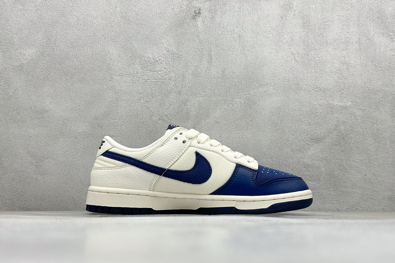 Nike SB Dunk Low 联名 米白帆布蓝钩 高端定制 低帮休闲板鞋 XD1588-230