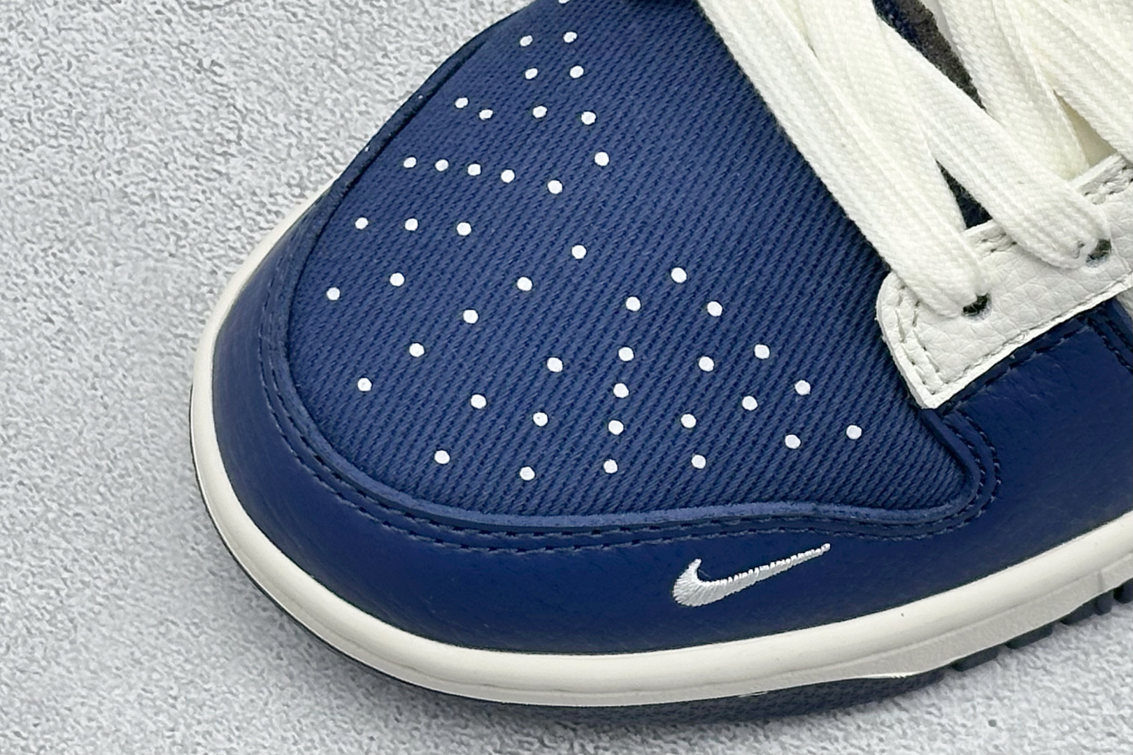 Nike SB Dunk Low 联名 米白帆布蓝钩 高端定制 低帮休闲板鞋 XD1588-230