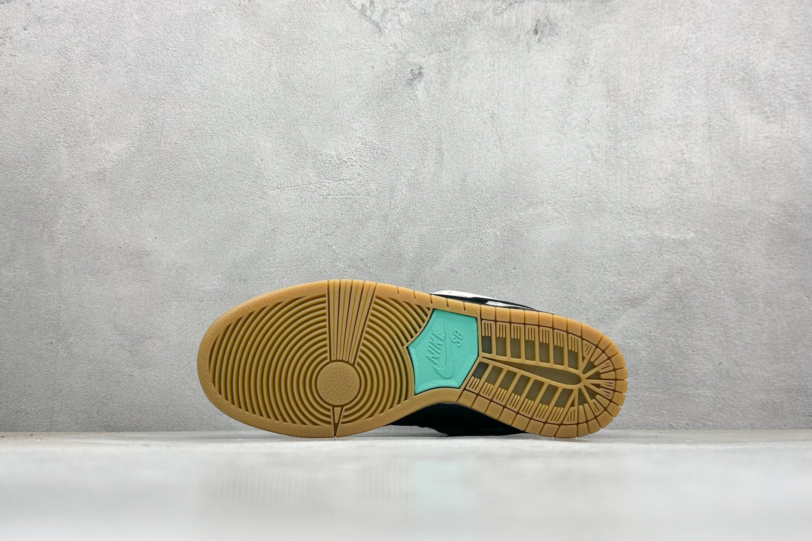 K版NIKE SB Dunk Low 灰黑白 HF3704-001