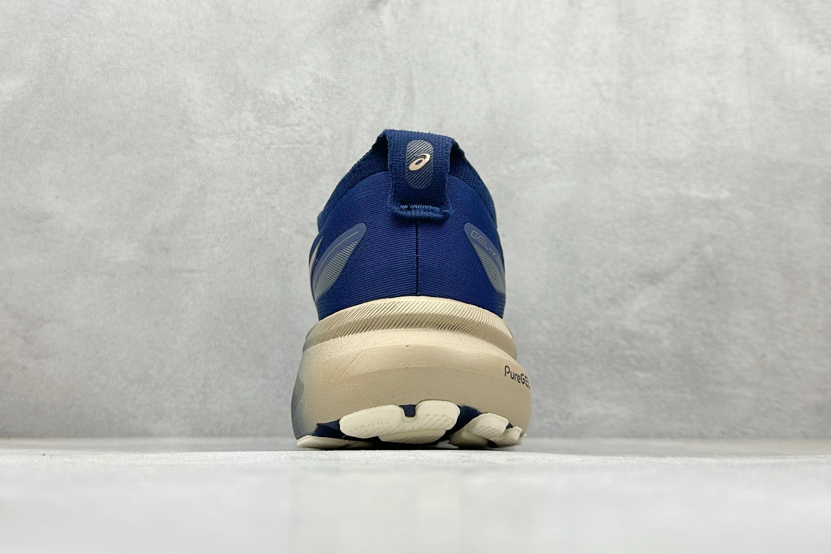 180 Asics Gel-Kayano 31代 亚瑟士运动休闲透气专业跑鞋 1011B950-400