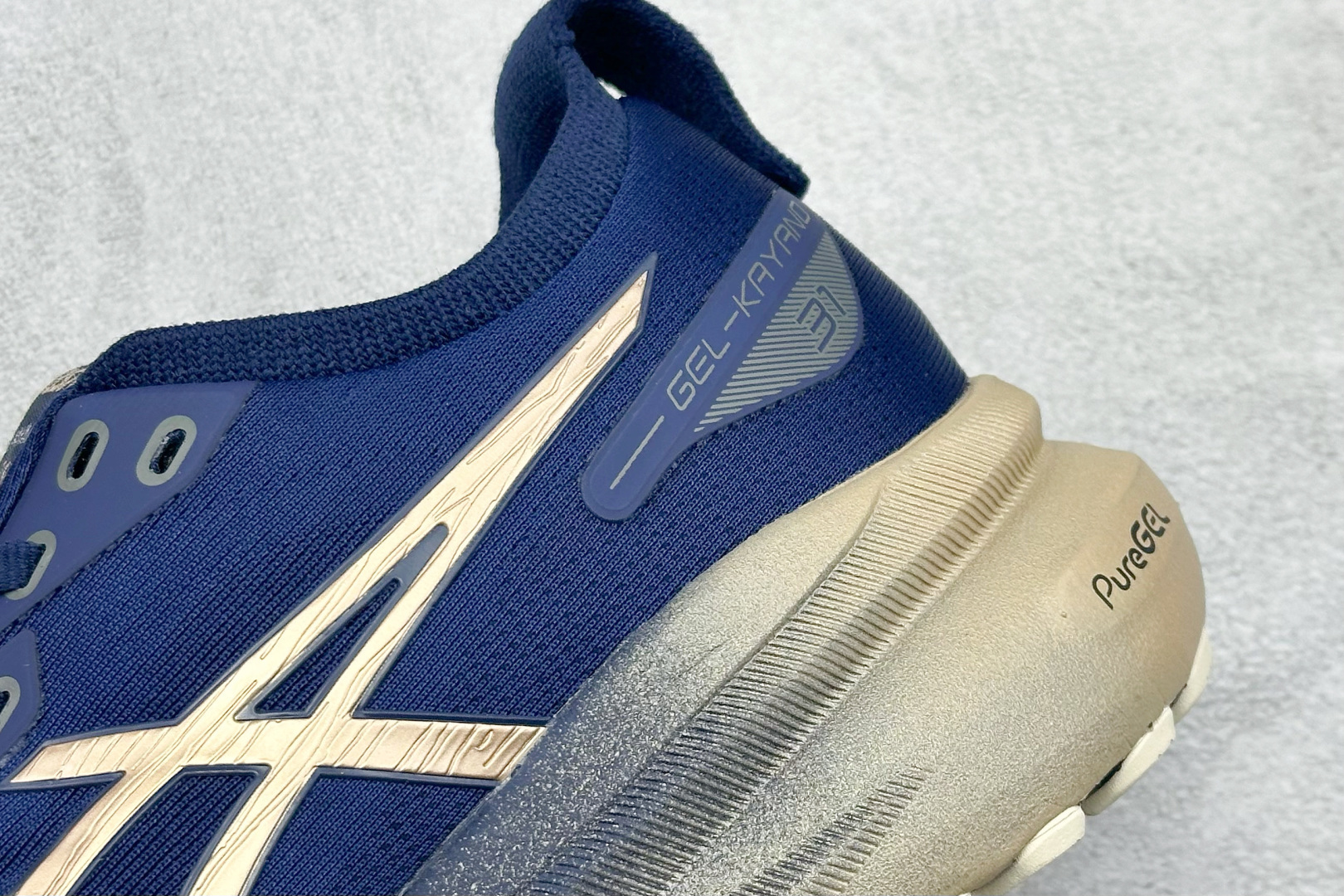 180 Asics Gel-Kayano 31代 亚瑟士运动休闲透气专业跑鞋 1011B950-400