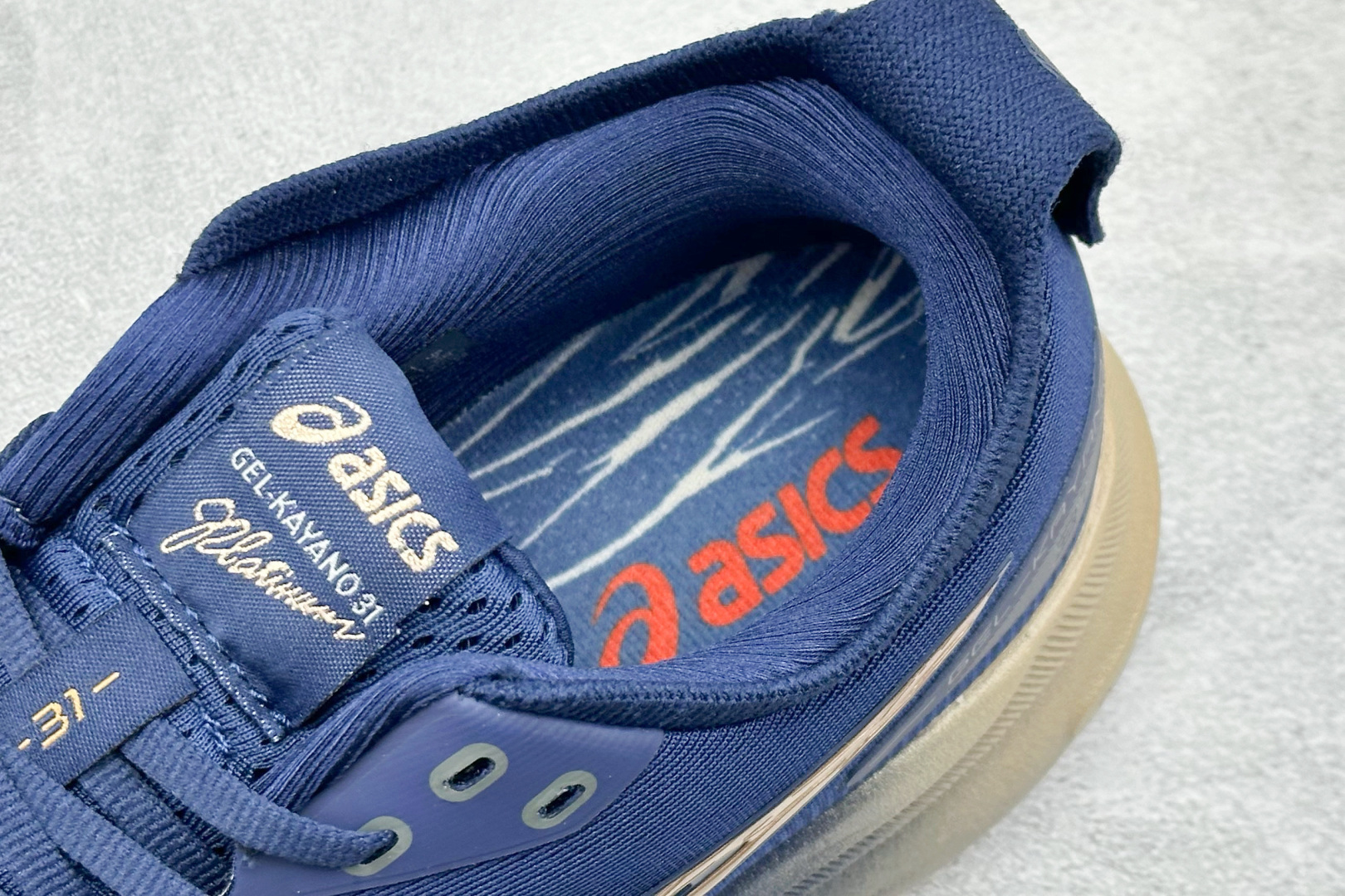 180 Asics Gel-Kayano 31代 亚瑟士运动休闲透气专业跑鞋 1011B950-400