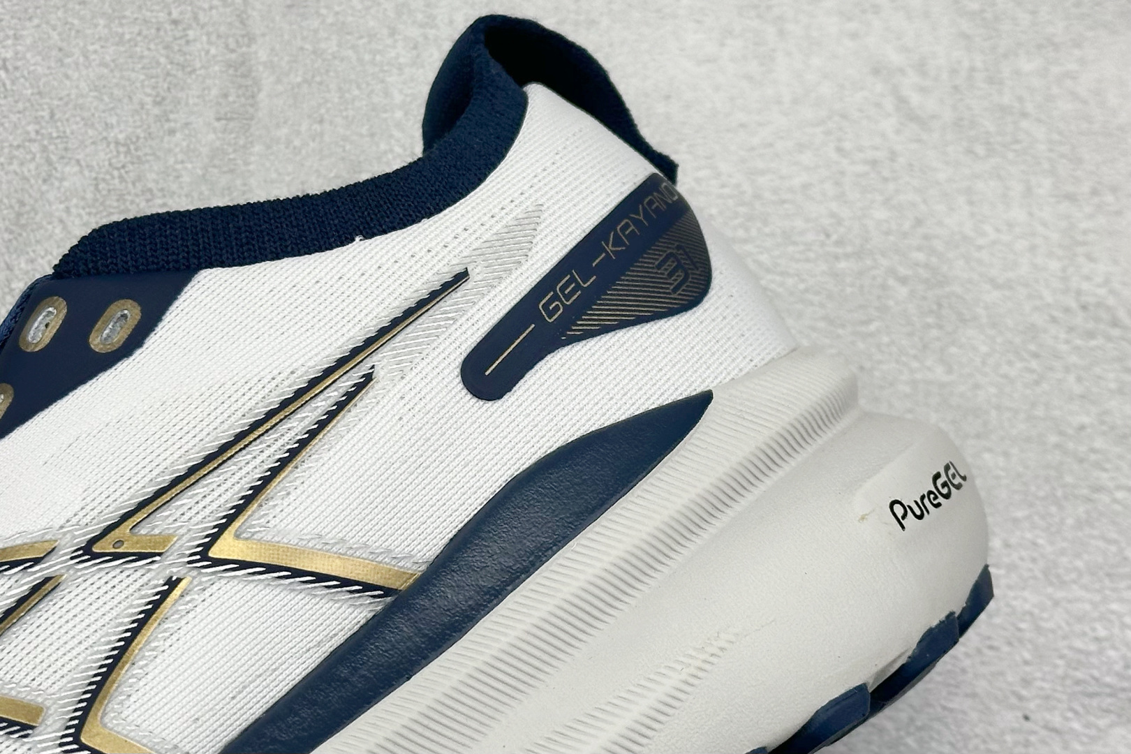 180 Asics Gel-Kayano 31代 亚瑟士运动休闲透气专业跑鞋 1011B995-021