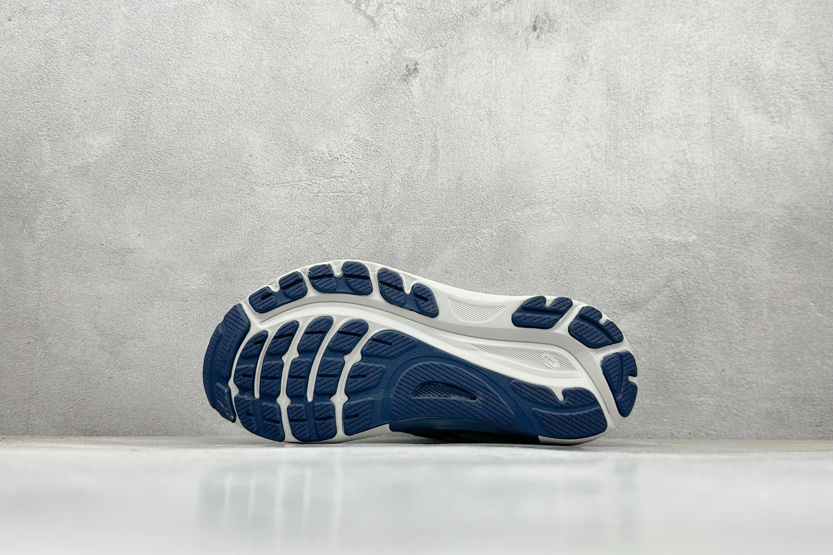 180 Asics Gel-Kayano 31代 亚瑟士运动休闲透气专业跑鞋 1011B995-021