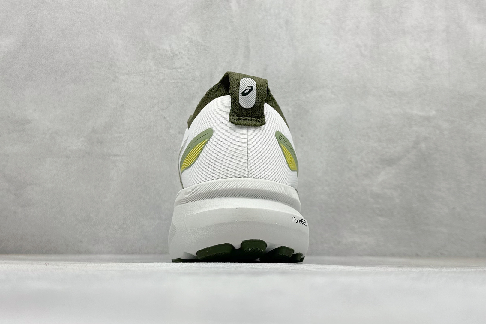 180 Asics Gel-Kayano 31代 亚瑟士运动休闲透气专业跑鞋 1011B995-020