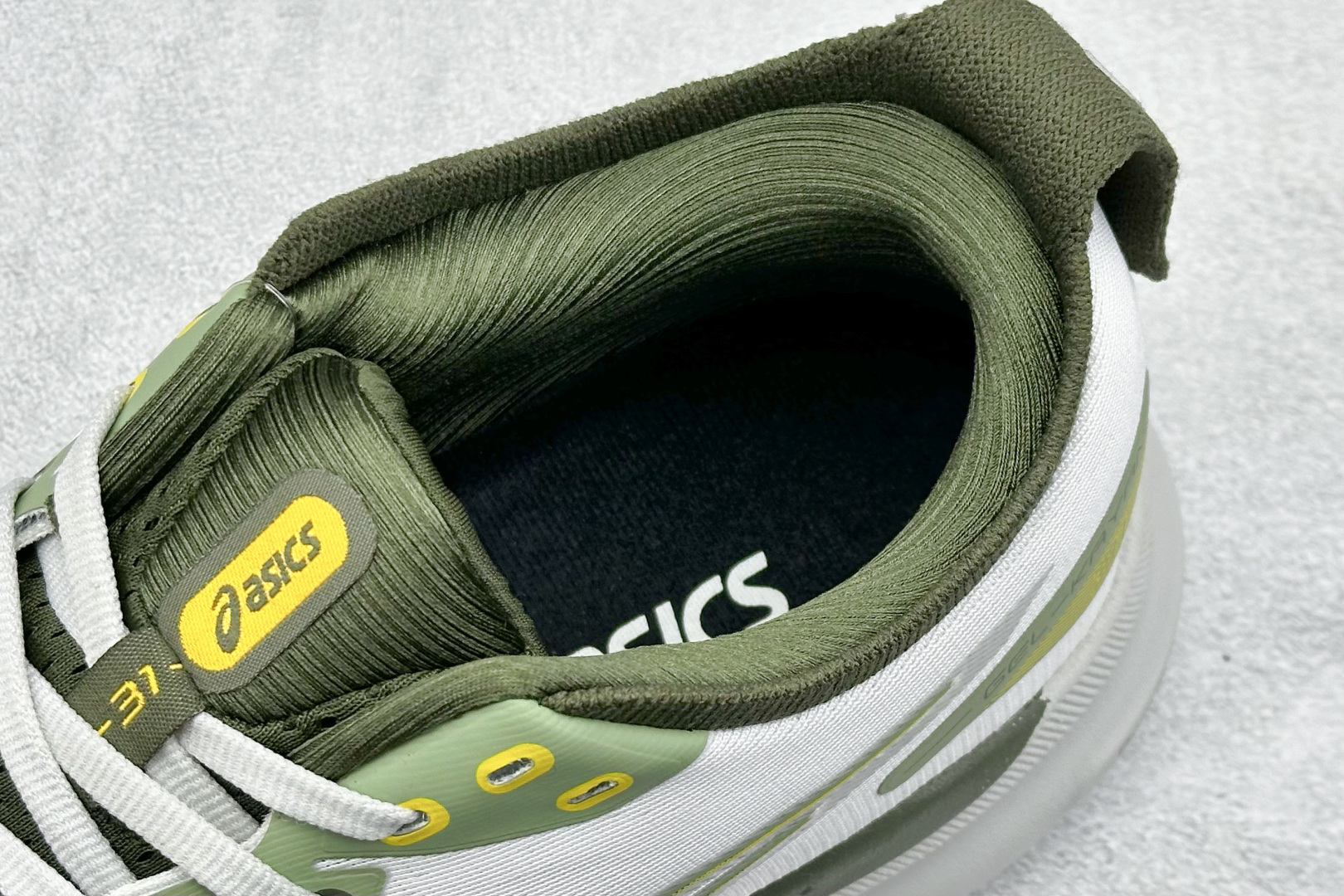 180 Asics Gel-Kayano 31代 亚瑟士运动休闲透气专业跑鞋 1011B995-020