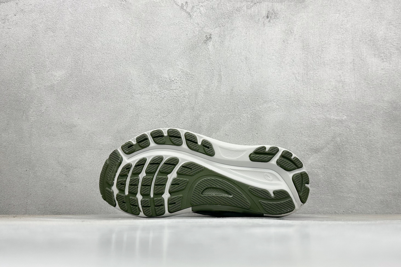 180 Asics Gel-Kayano 31代 亚瑟士运动休闲透气专业跑鞋 1011B995-020