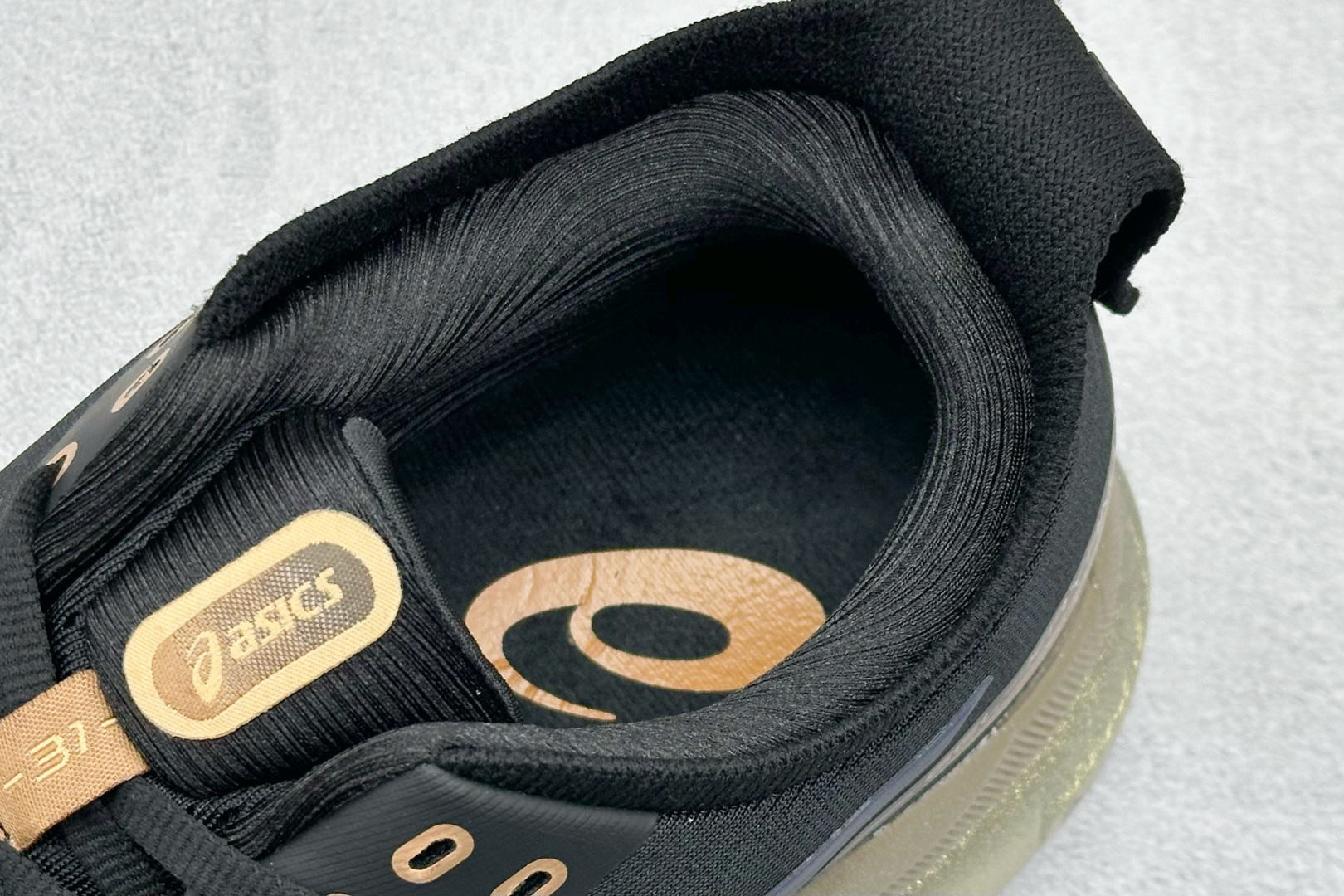 180 Asics Gel-Kayano 31代 亚瑟士运动休闲透气专业跑鞋 1011C099-001