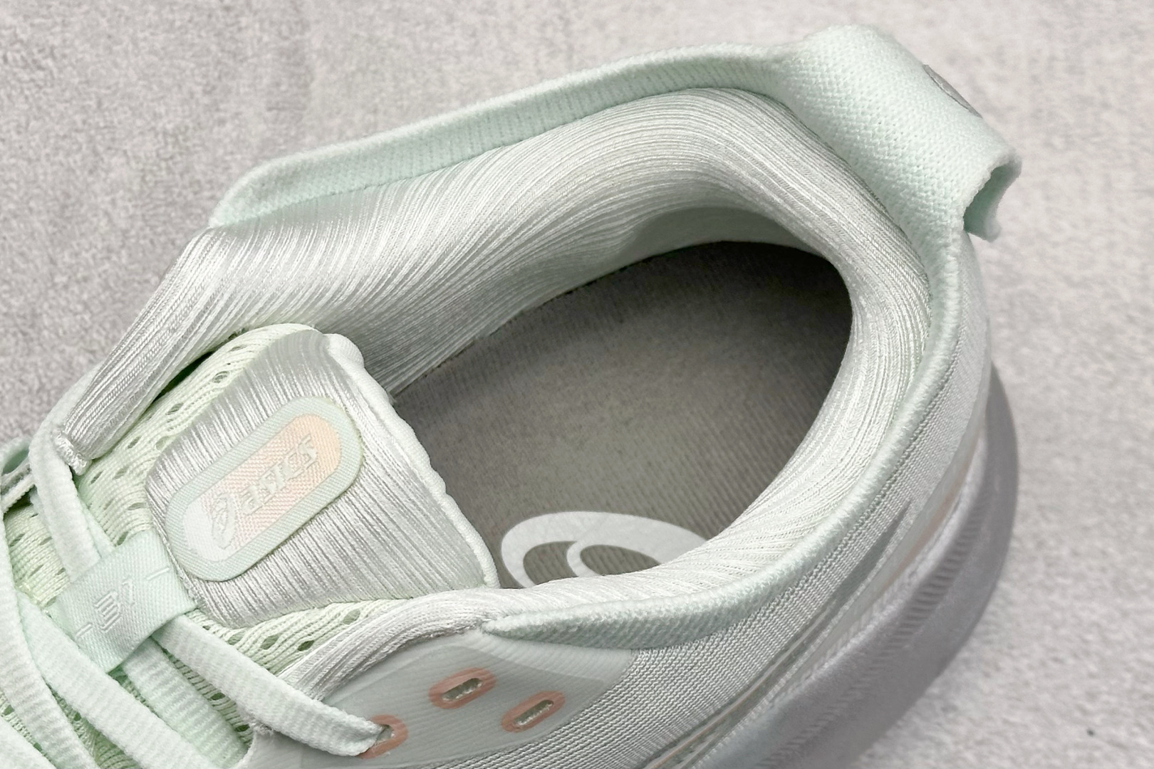 180 Asics Gel-Kayano 31代 亚瑟士运动休闲透气专业跑鞋 1011B867-302