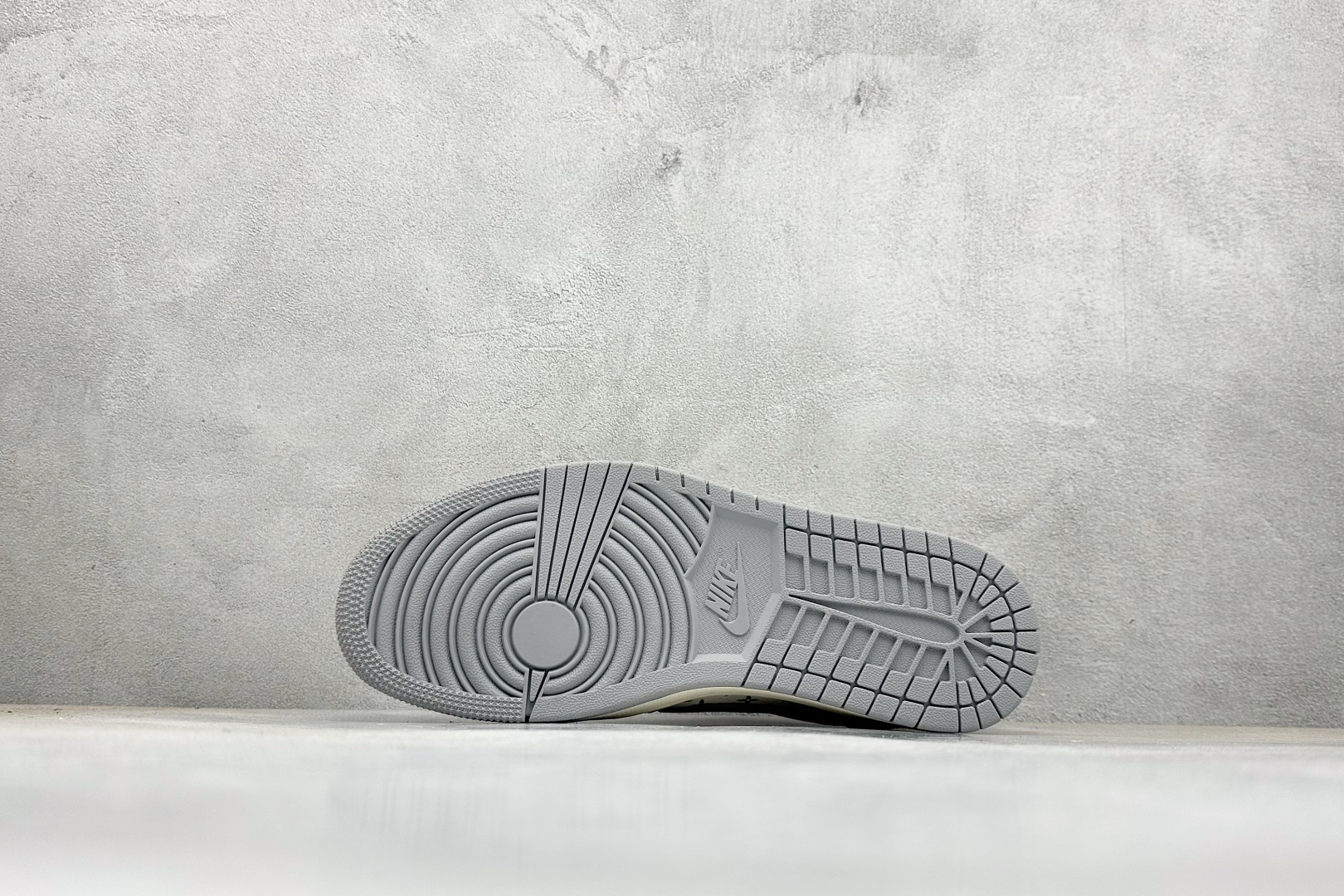 XC版Travis Scott x Nike Air Jordan 1 Low x Louis Vuitton Air Jordan 1 Low 反转白灰小勾满天星倒钩 CS5288-502