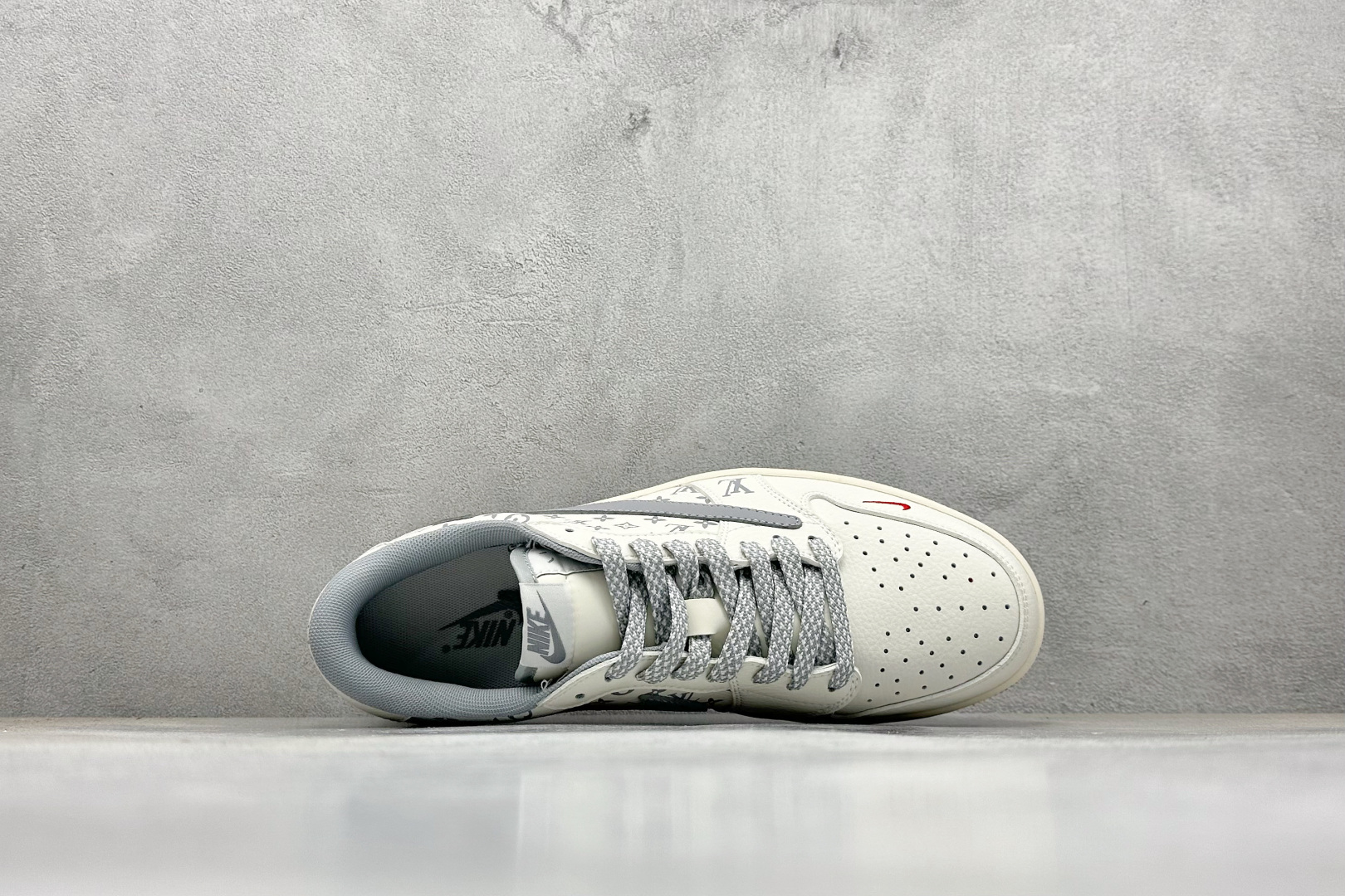 XC版Travis Scott x Nike Air Jordan 1 Low x Louis Vuitton Air Jordan 1 Low 反转白灰小勾满天星倒钩 CS5288-502